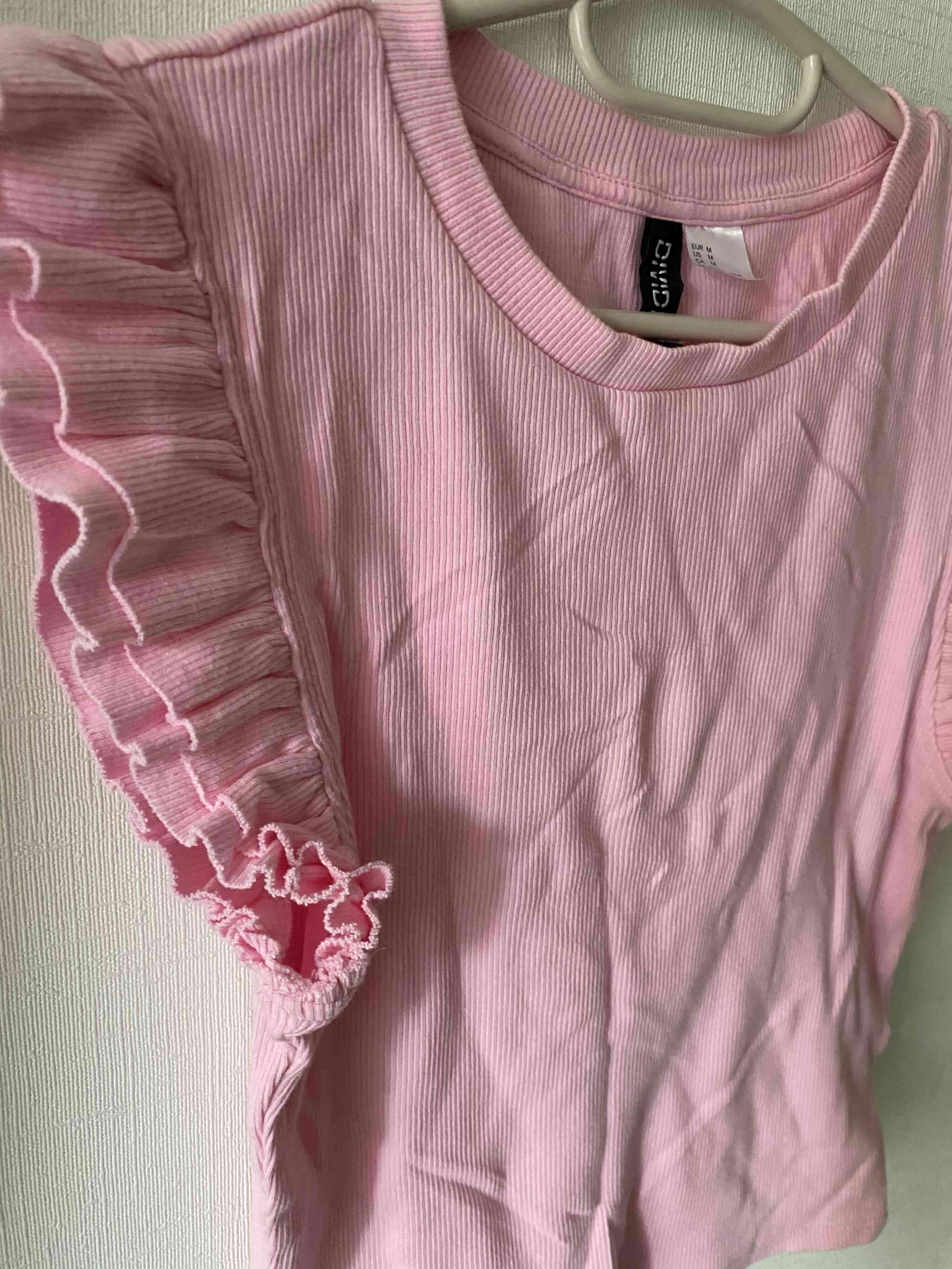 Polera rosa con volantes - miniatura 2