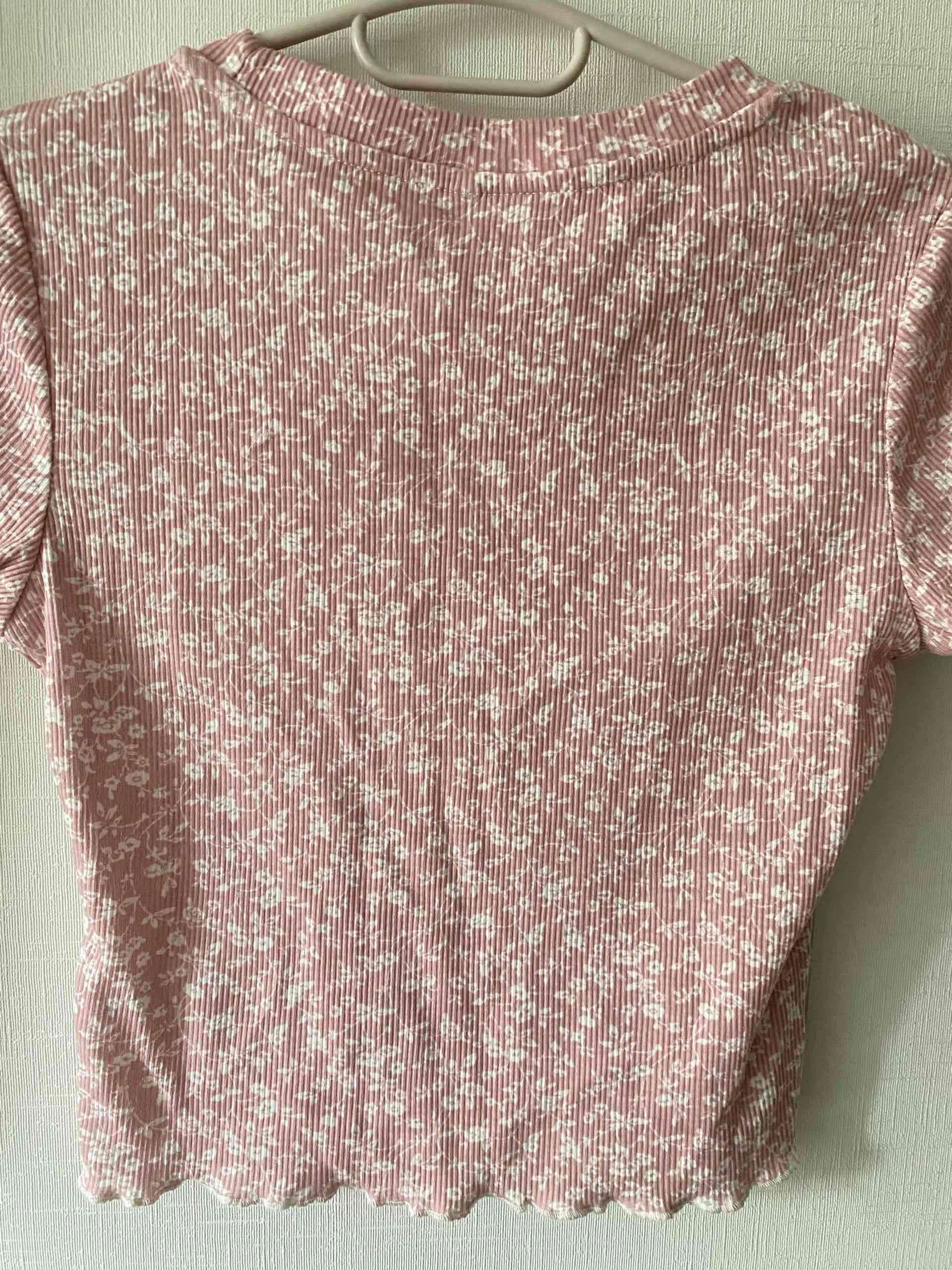 Polera rosada con estampado floral - miniatura 2