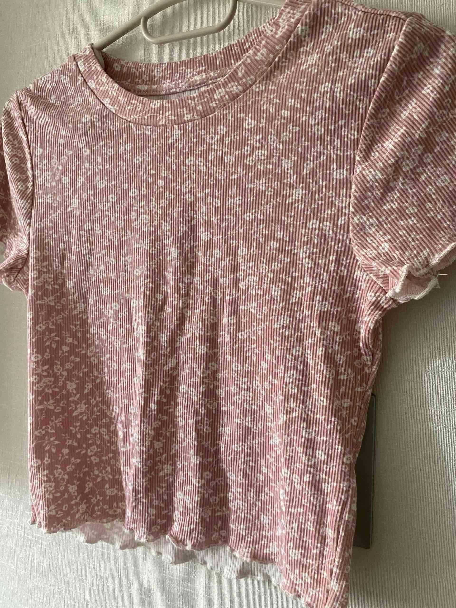 Polera rosada con estampado floral - miniatura 4