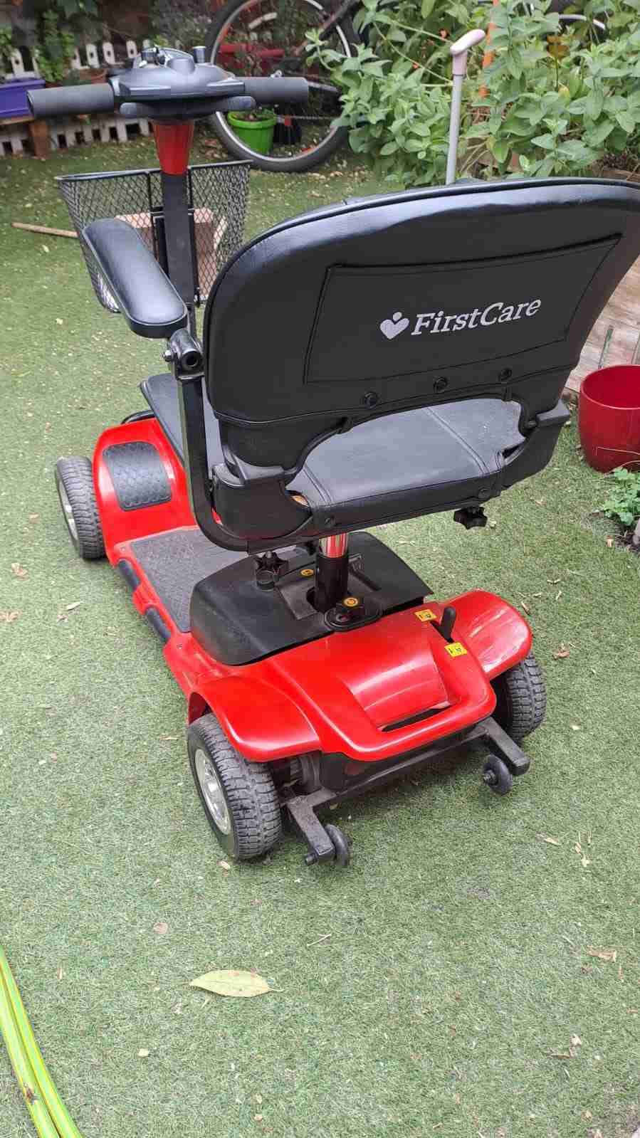 Scooter eléctrico rojo con cesta - miniatura 2