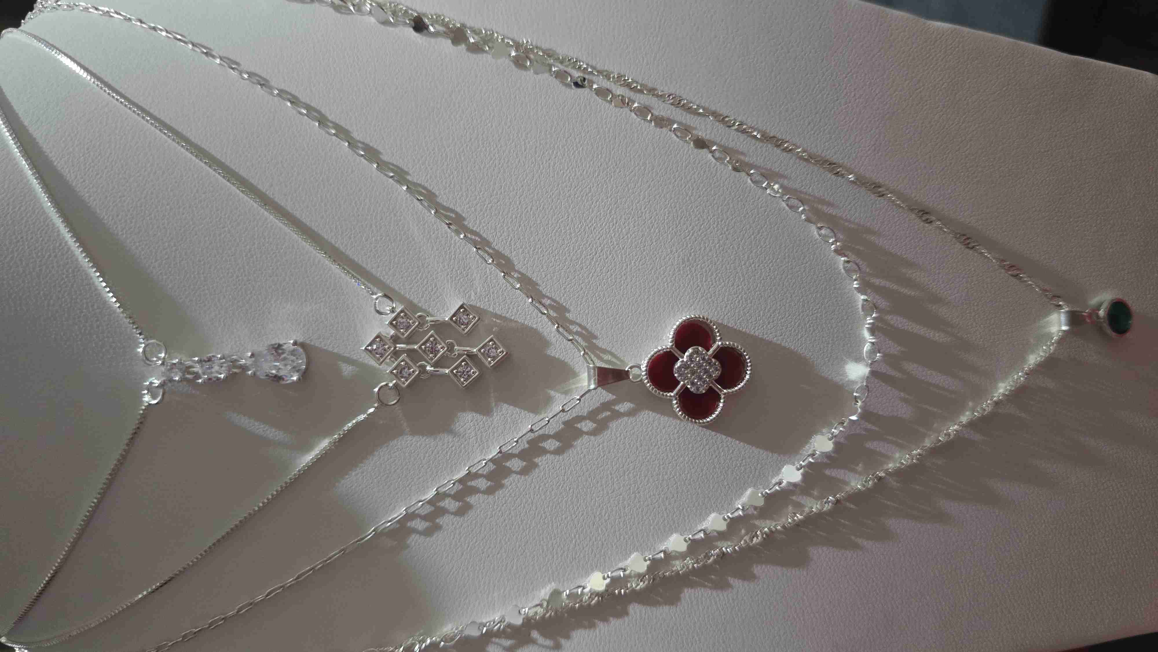 Collar de plata con dijes - miniatura 2