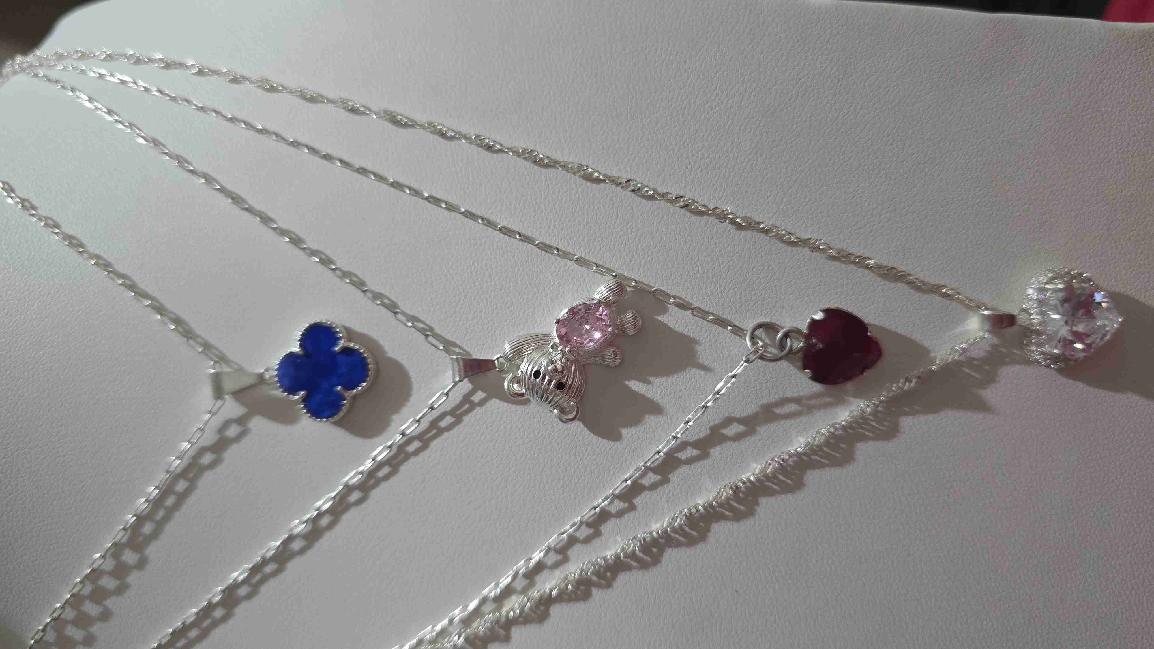 Collar de plata con dijes - miniatura 3