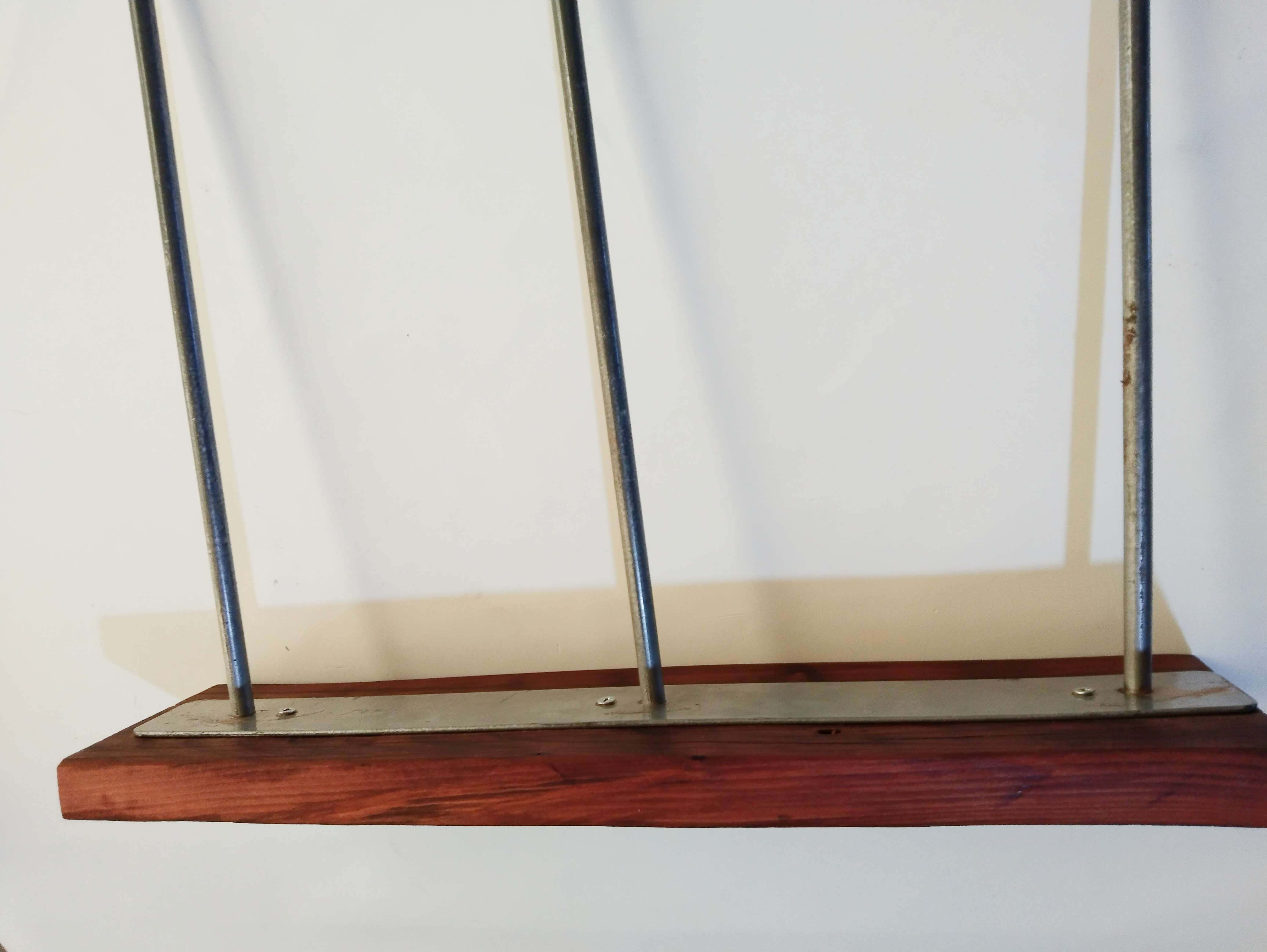 PERCHERO DE MADERA CON TIRAS FE FIERRO - miniatura 1