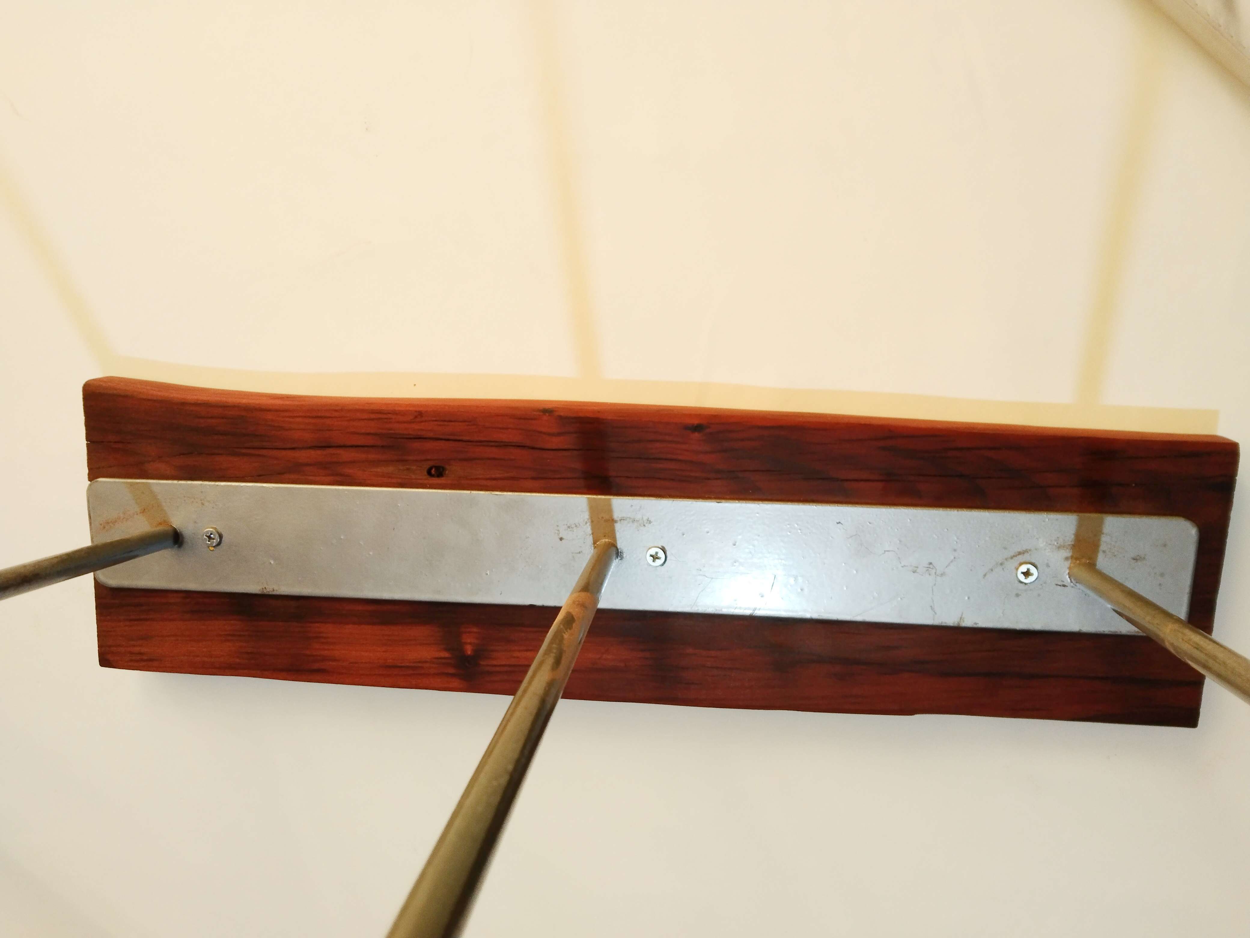 PERCHERO DE MADERA CON TIRAS FE FIERRO - miniatura 2