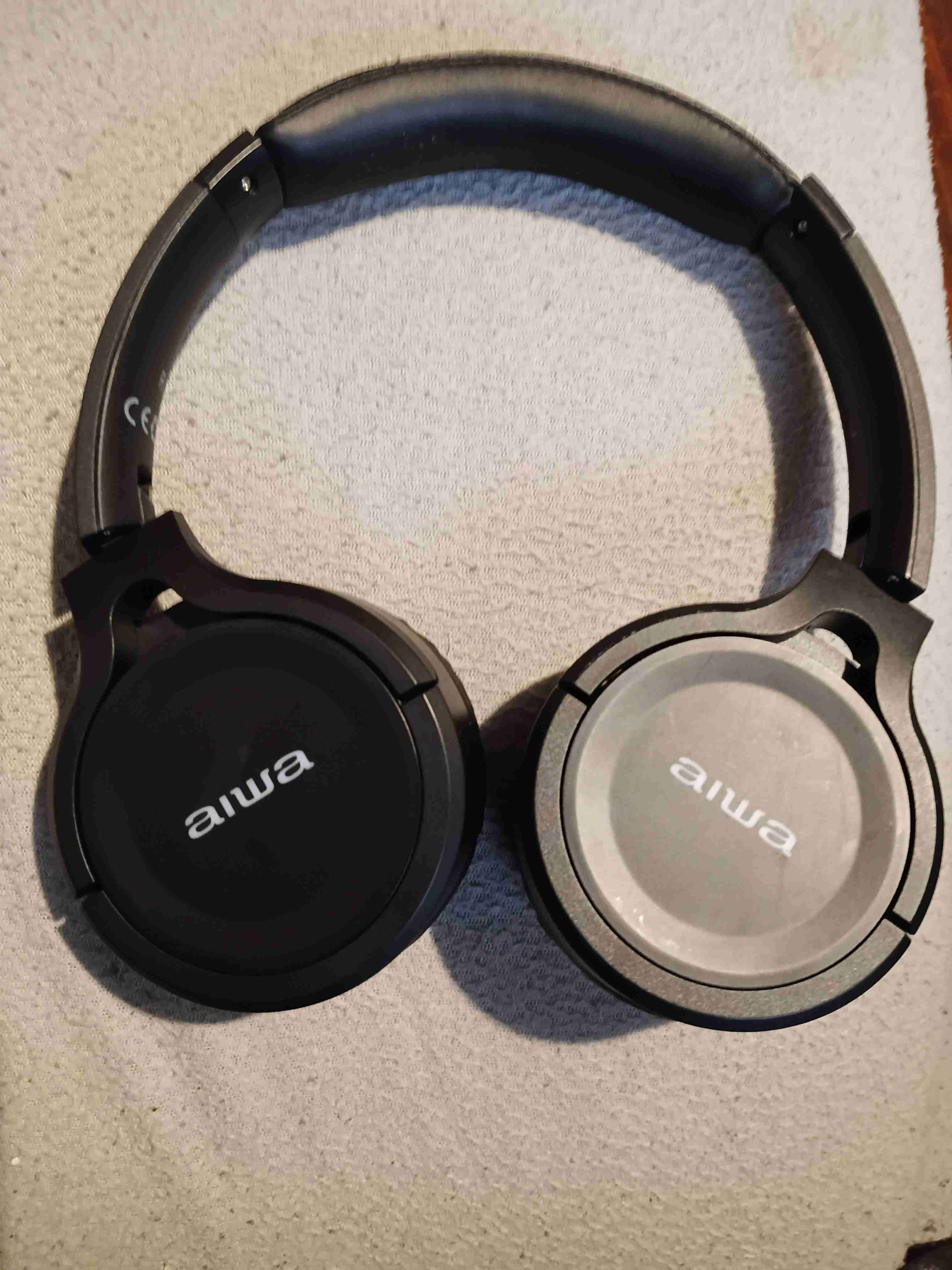 Audífonos Aiwa negros cerrados - miniatura 1