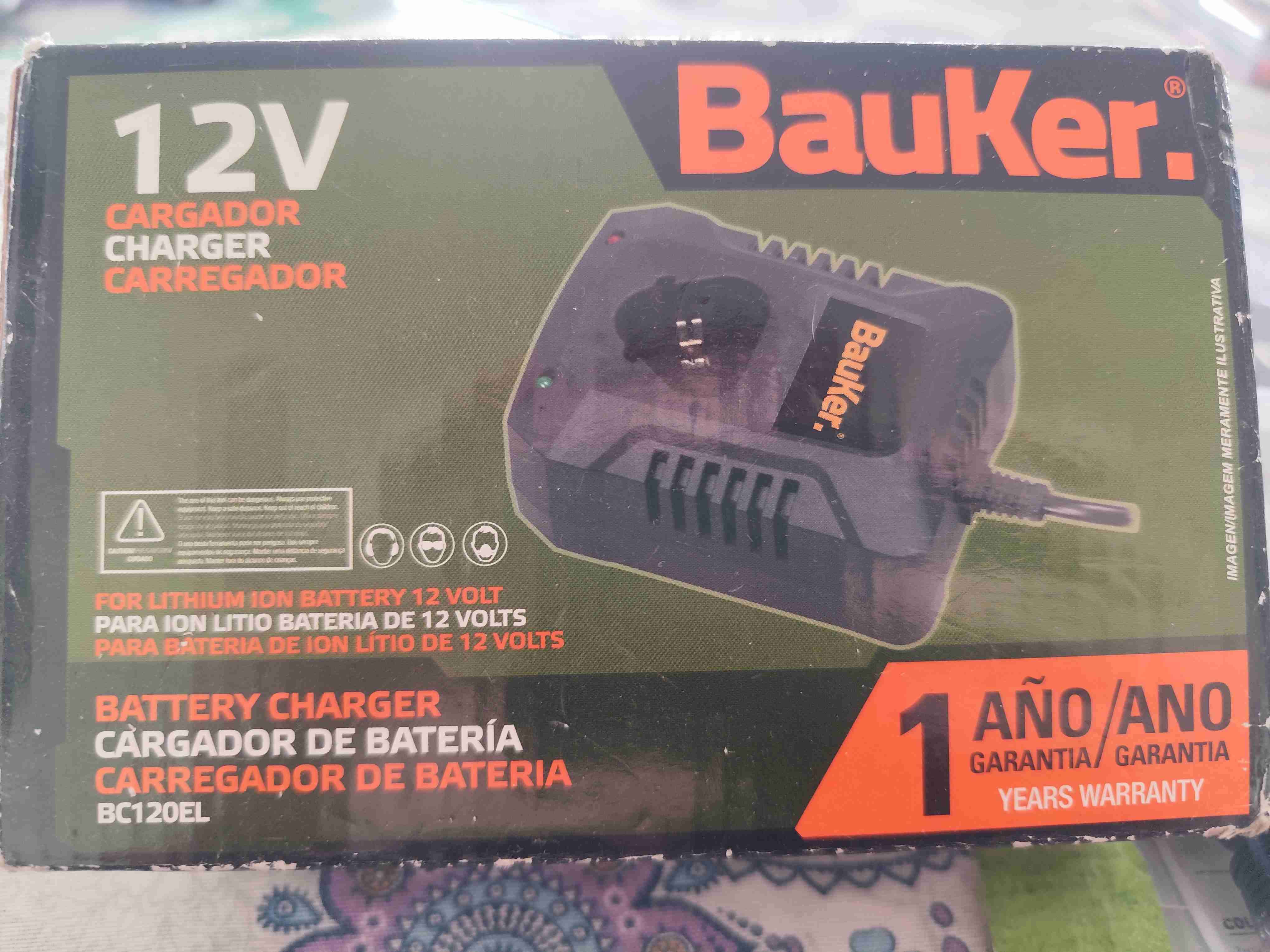 Cargador de batería Bauker 12V