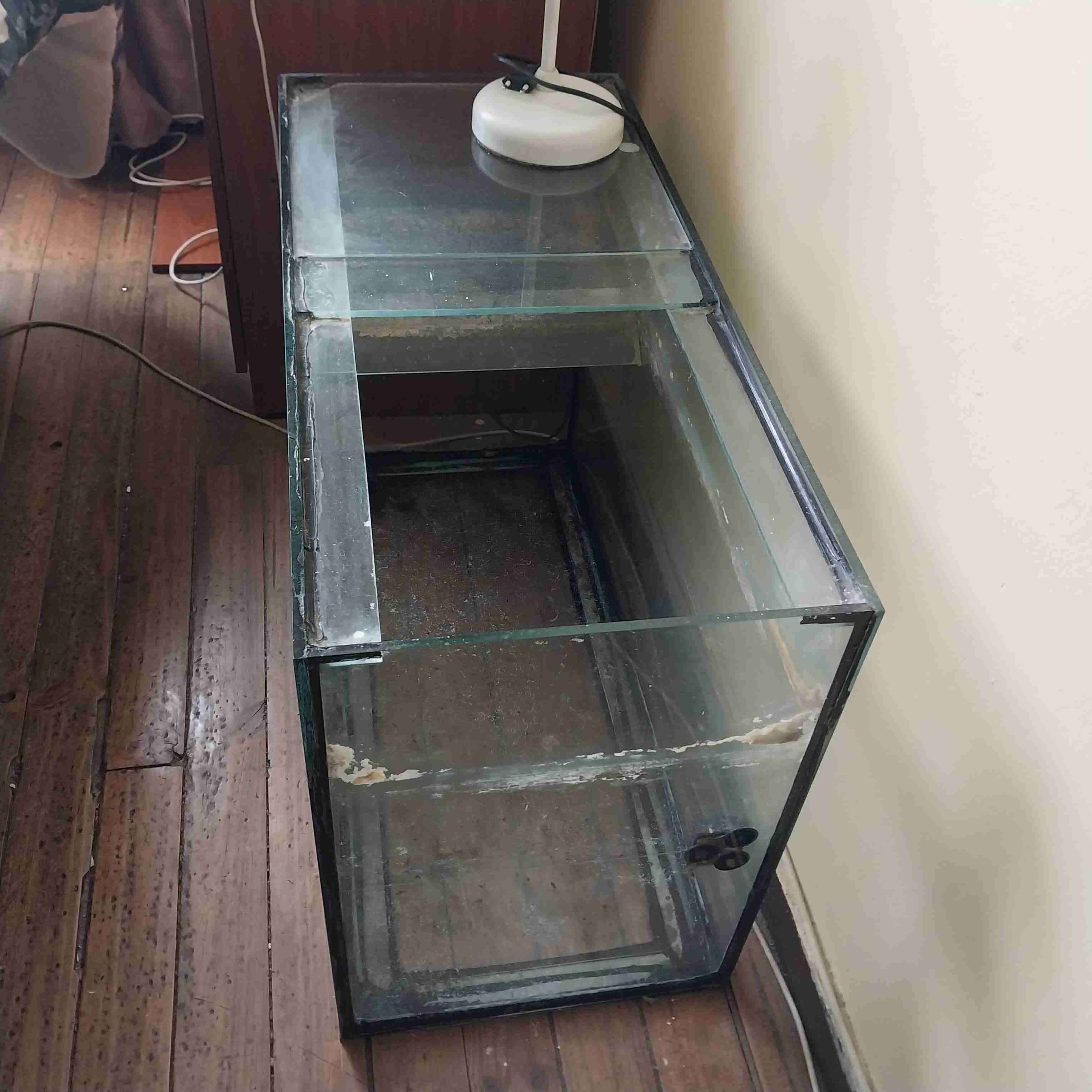 Acuario de vidrio grande,