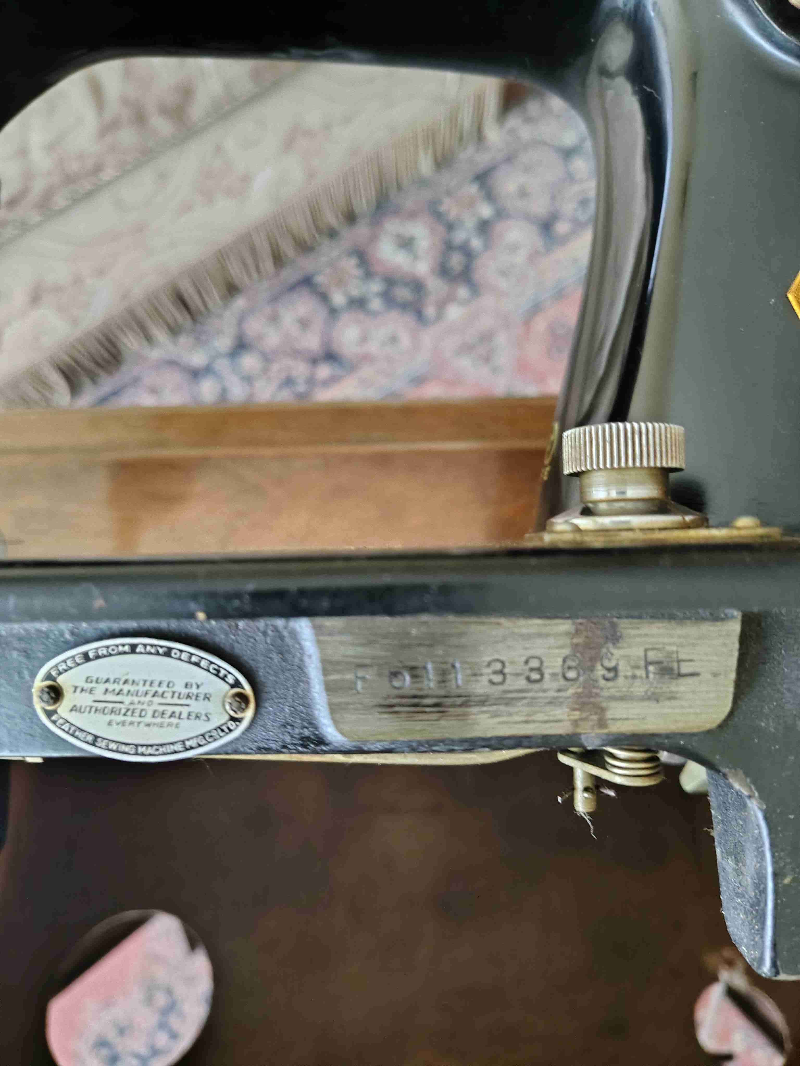 Antigua máquina de coser Feather japonesa - miniatura 3