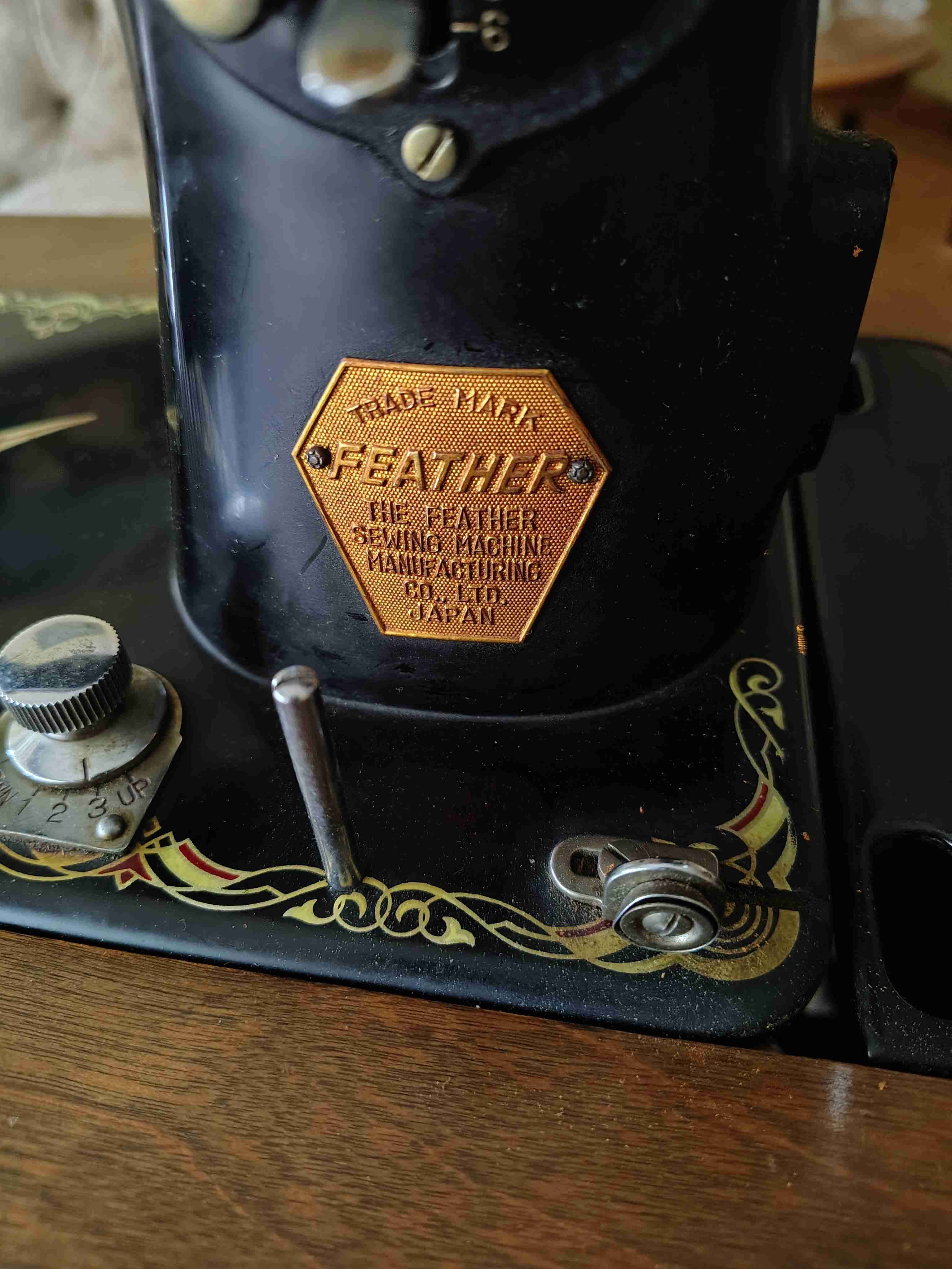 Antigua máquina de coser Feather japonesa - miniatura 4