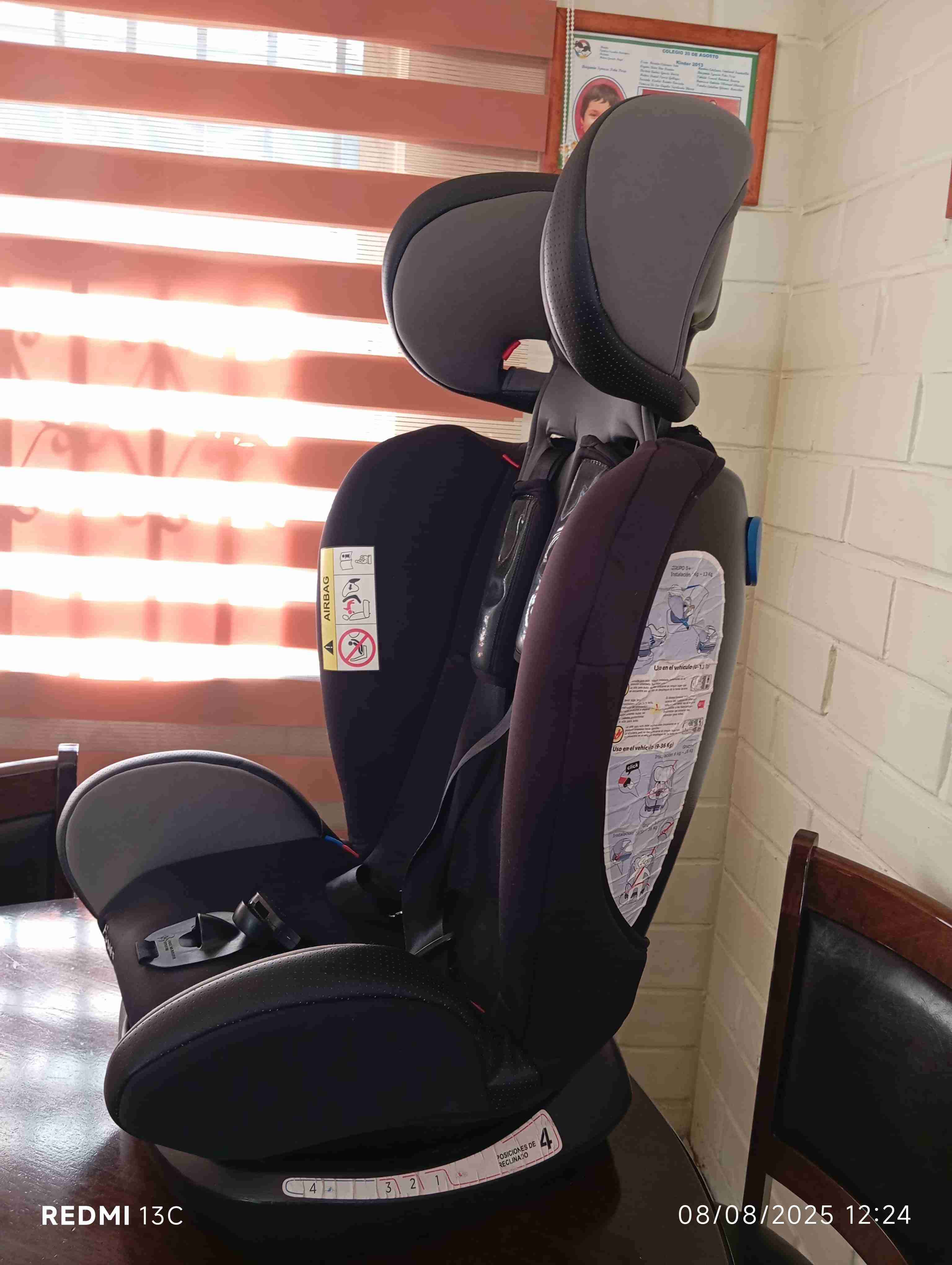 Silla de auto infantil negra - miniatura 2