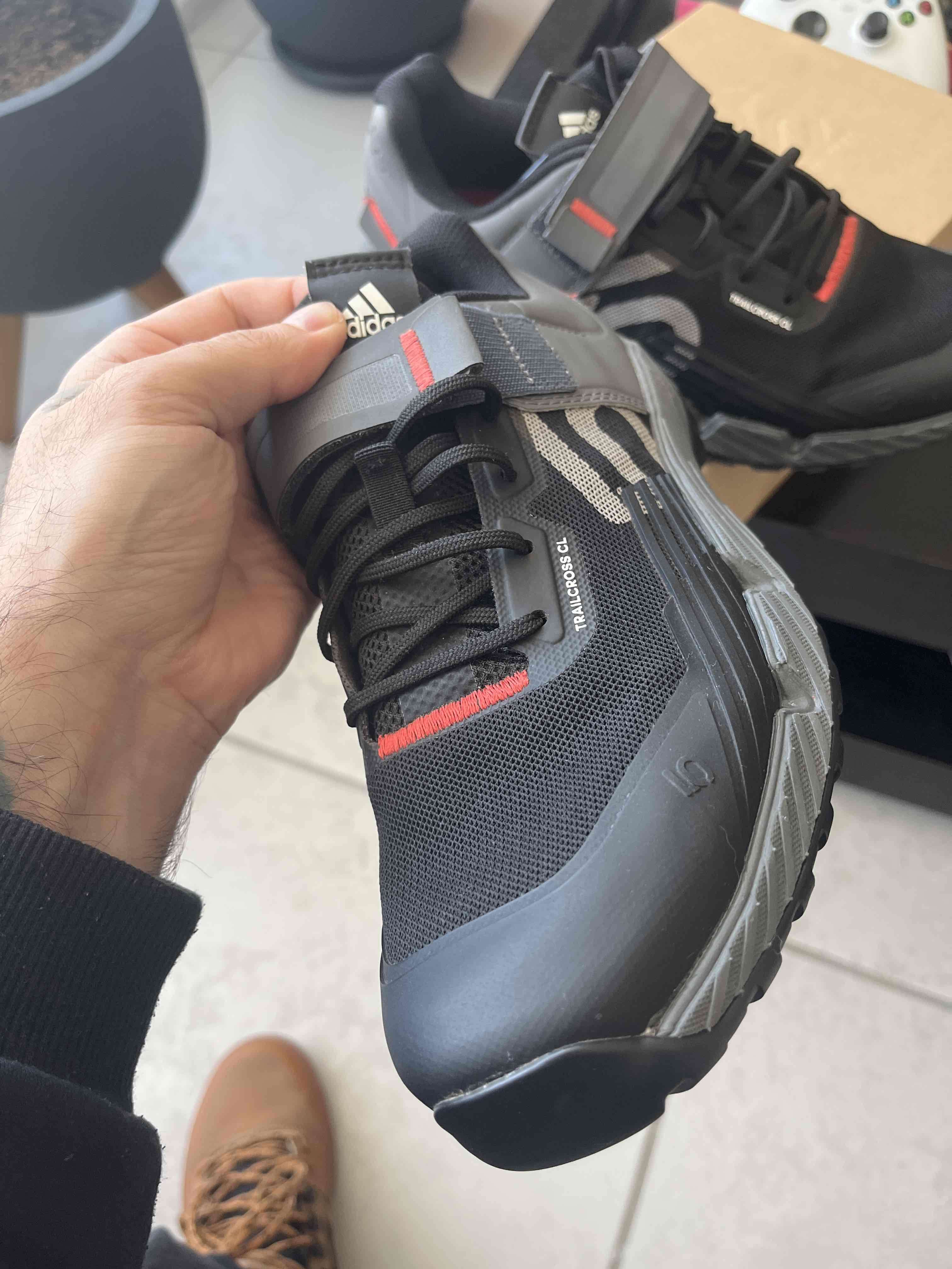 Zapatillas negras de trail - miniatura 2