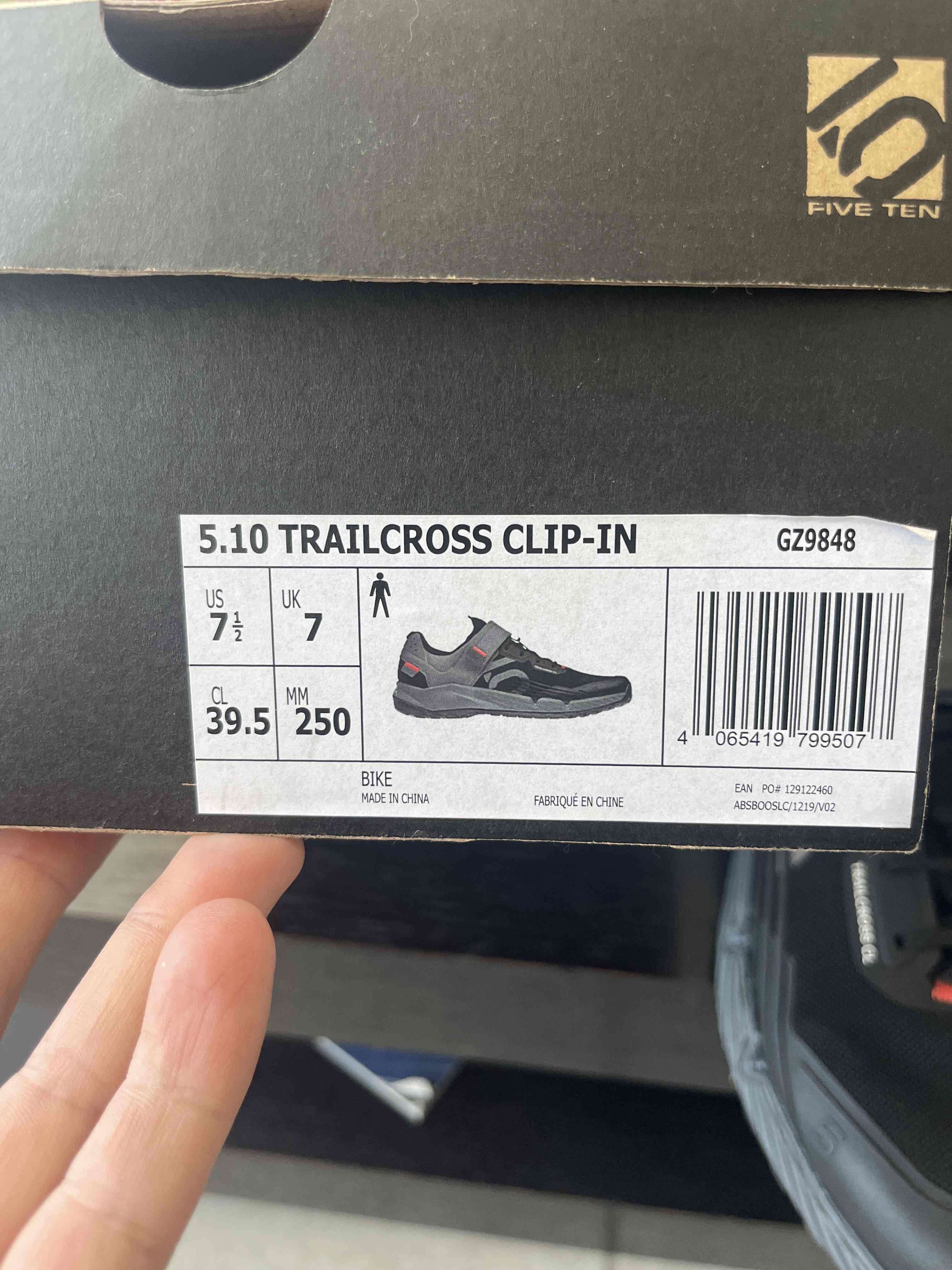 Zapatillas negras de trail - miniatura 4