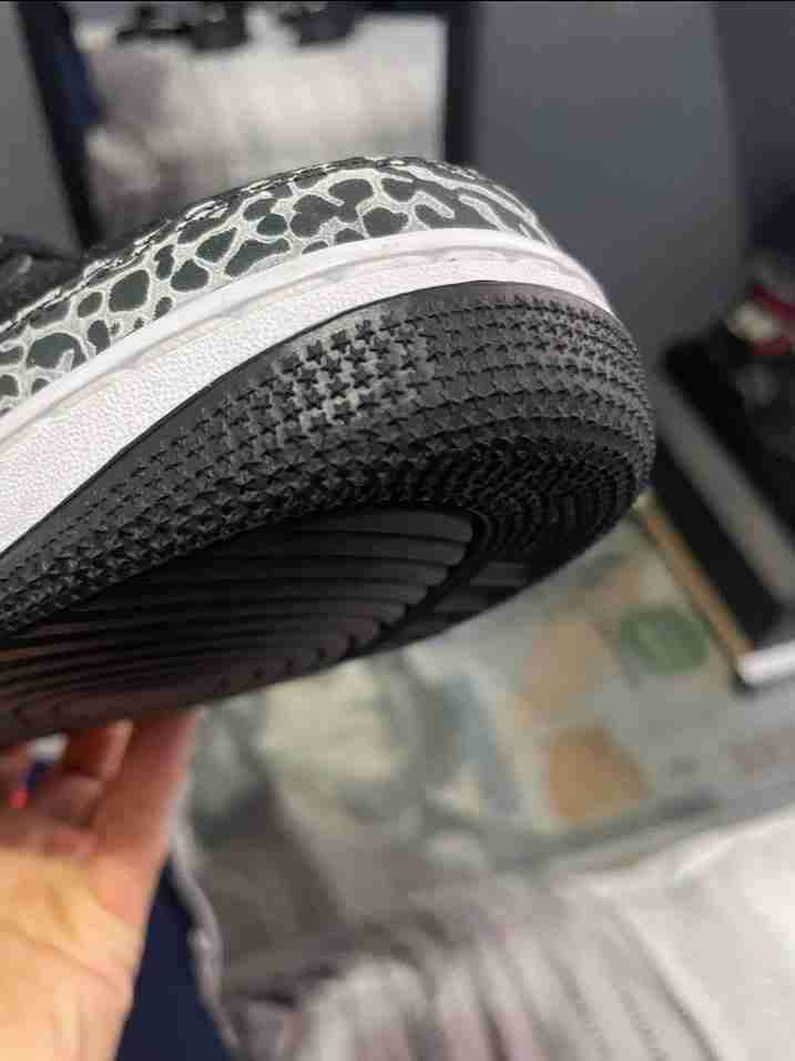 Zapatillas deportivas negras y naranjas - miniatura 4