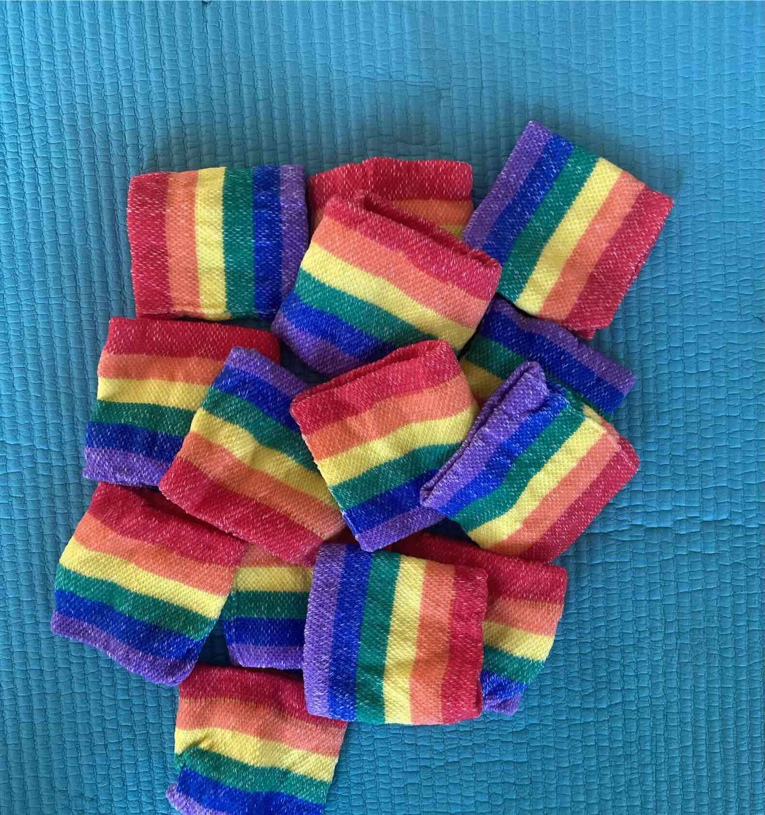 Banda muñequera arcoíris