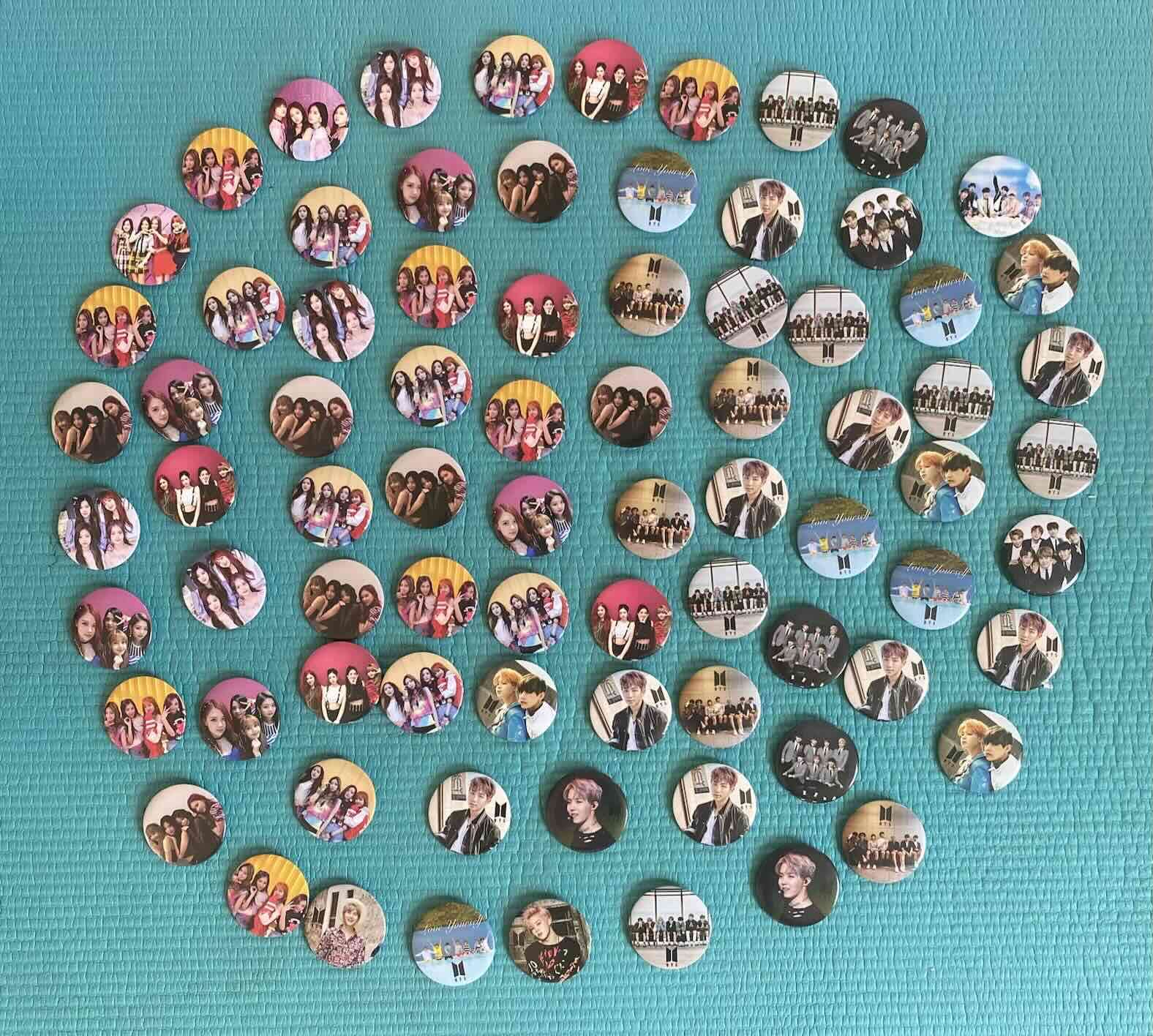 Chapitas de BTS y Black Pink