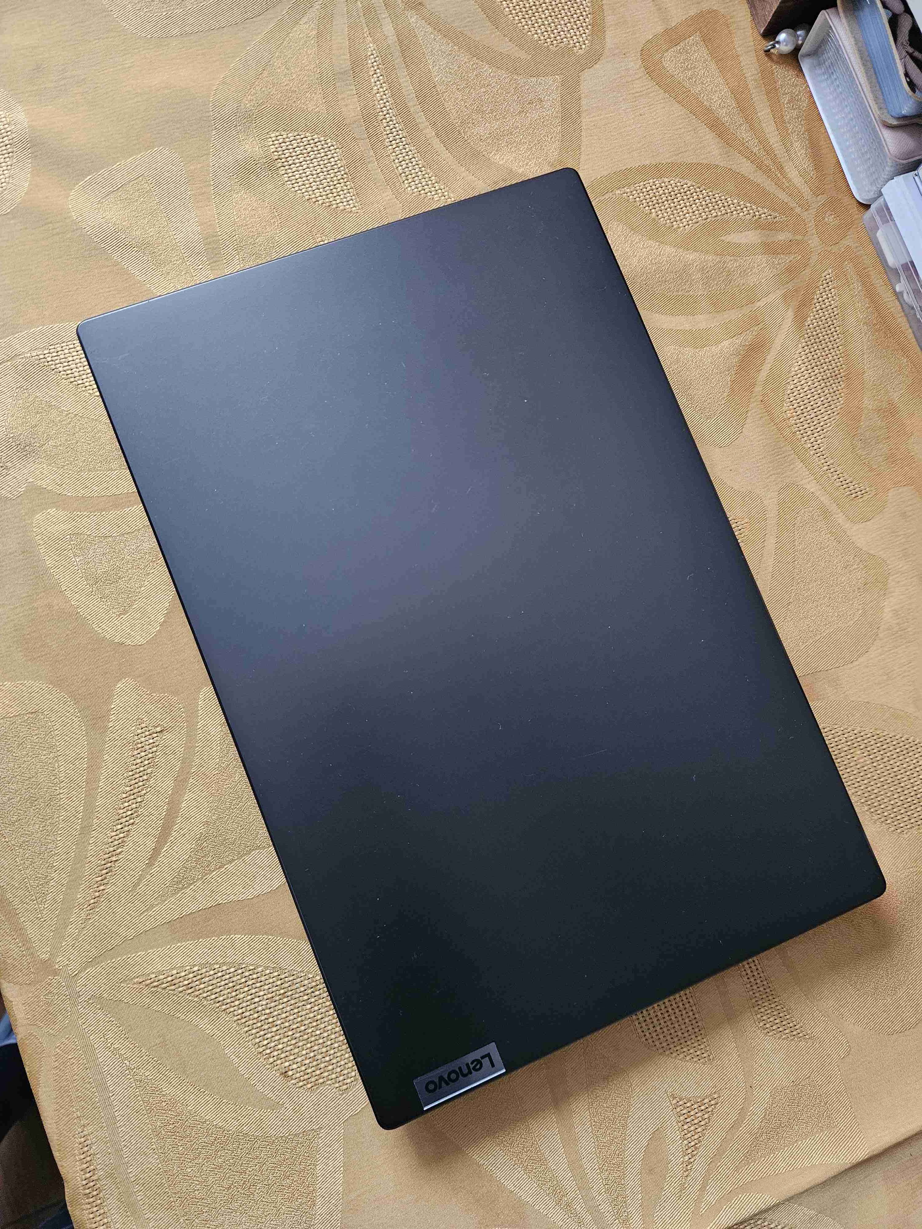 Vendo Notebook Lenovo Ryzen 5, para estudiantes - miniatura 2