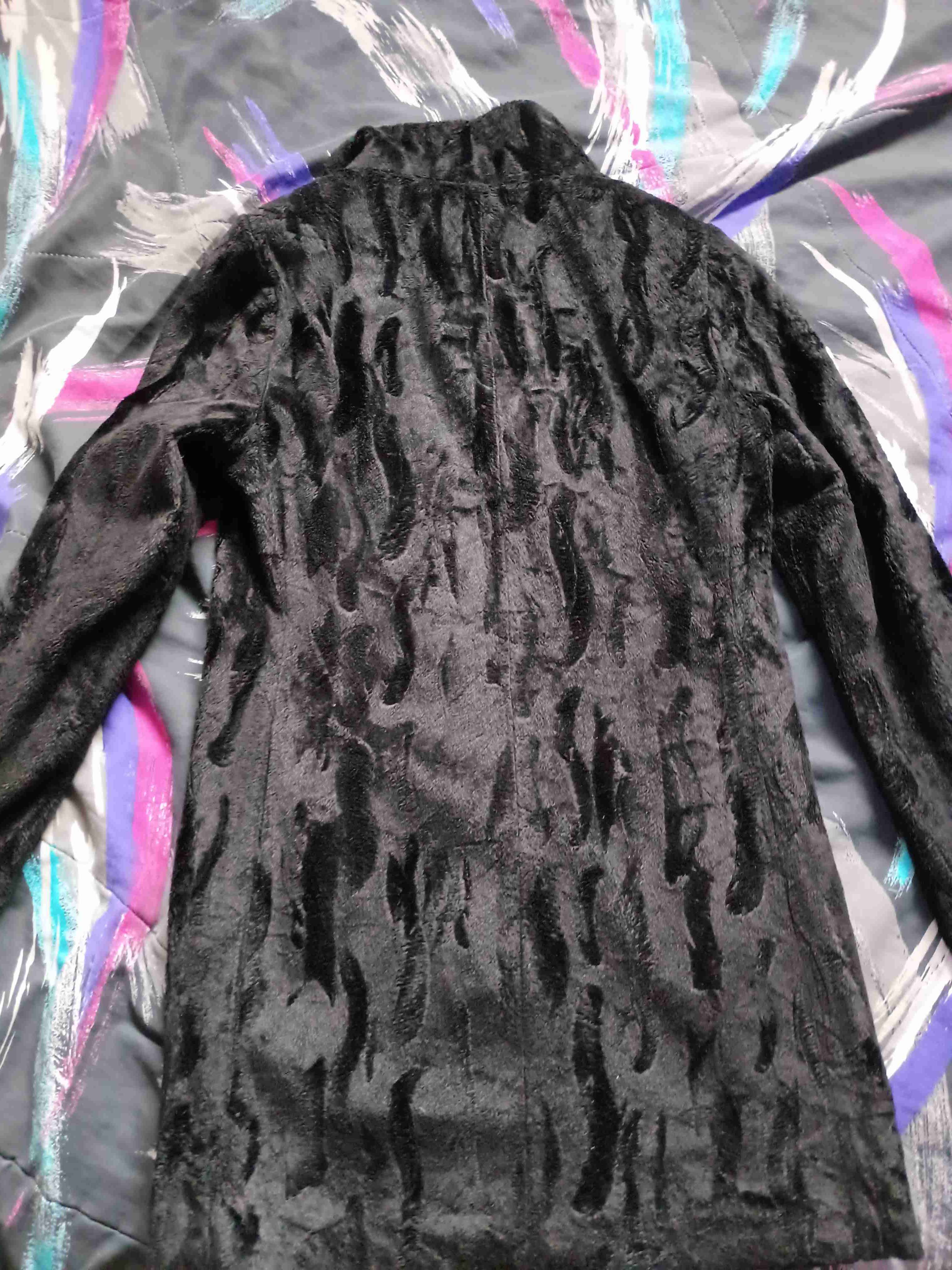 Abrigo de mujer negro elegante - miniatura 3