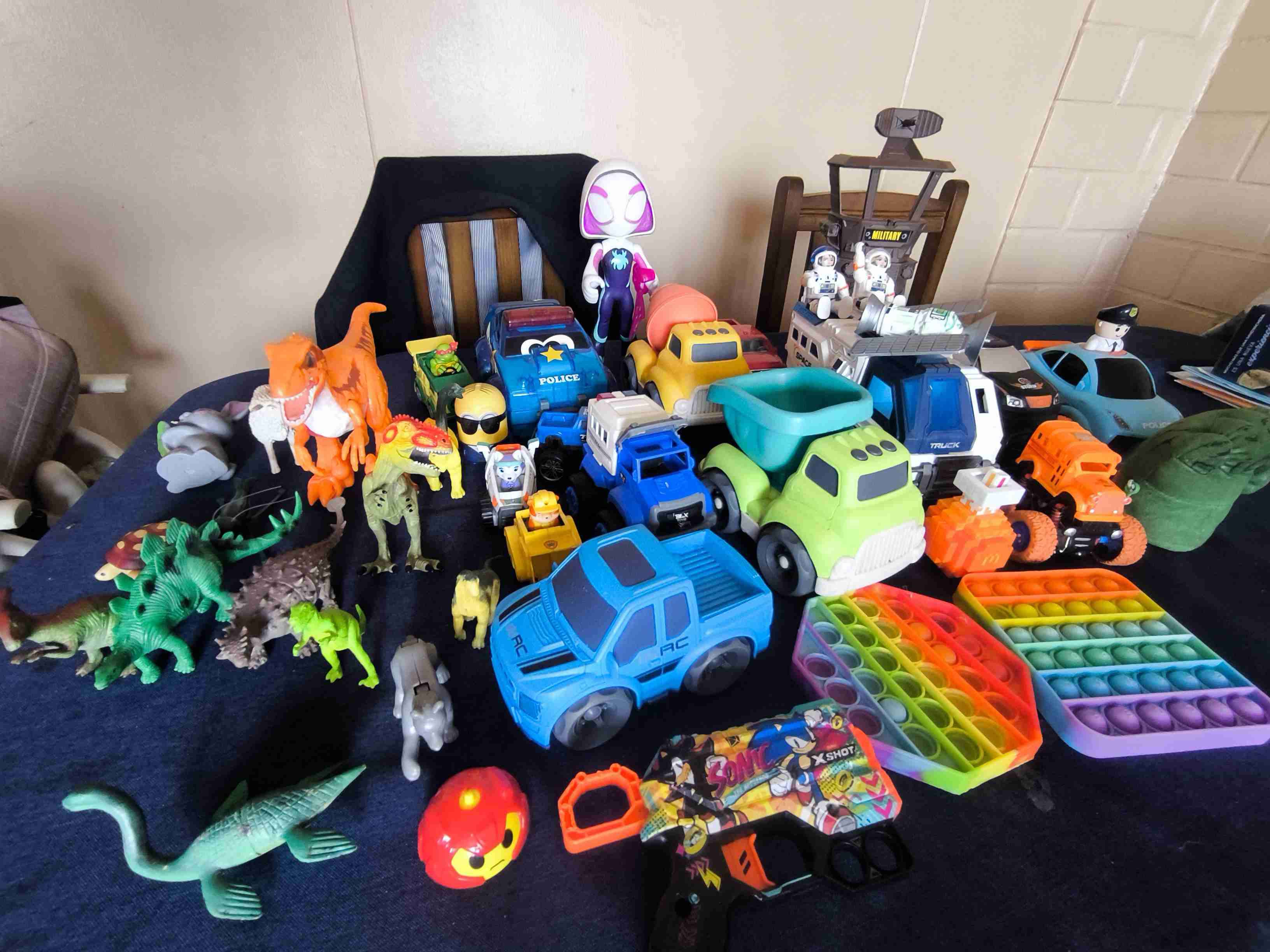 Colección de juguetes varios - miniatura 2