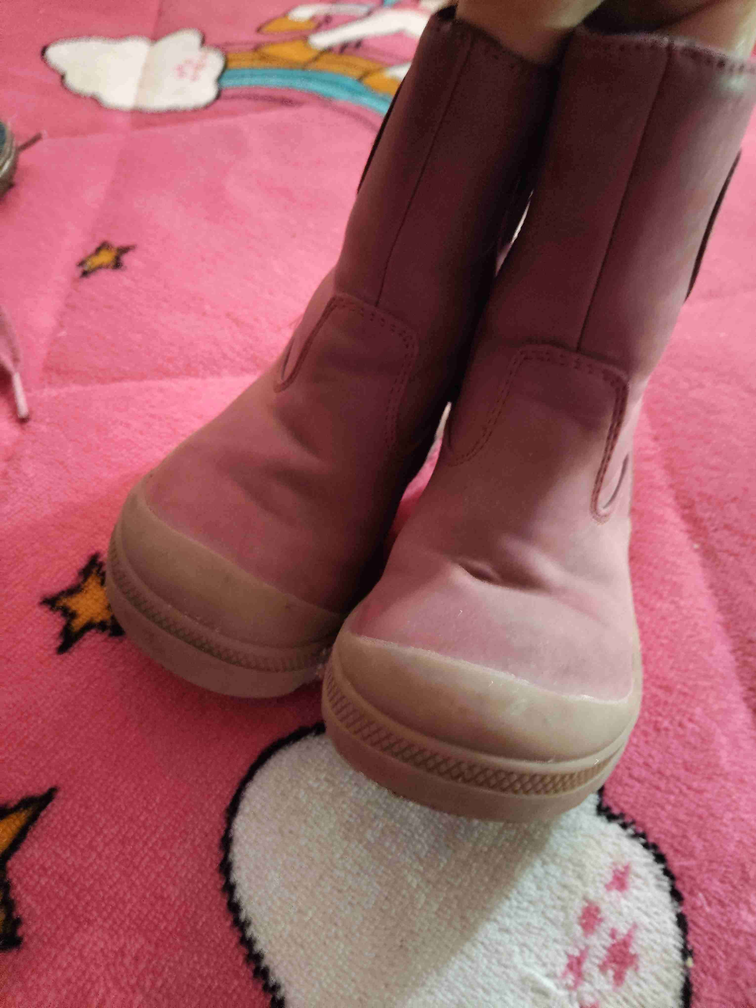 Botas rosadas con corazón - miniatura 2