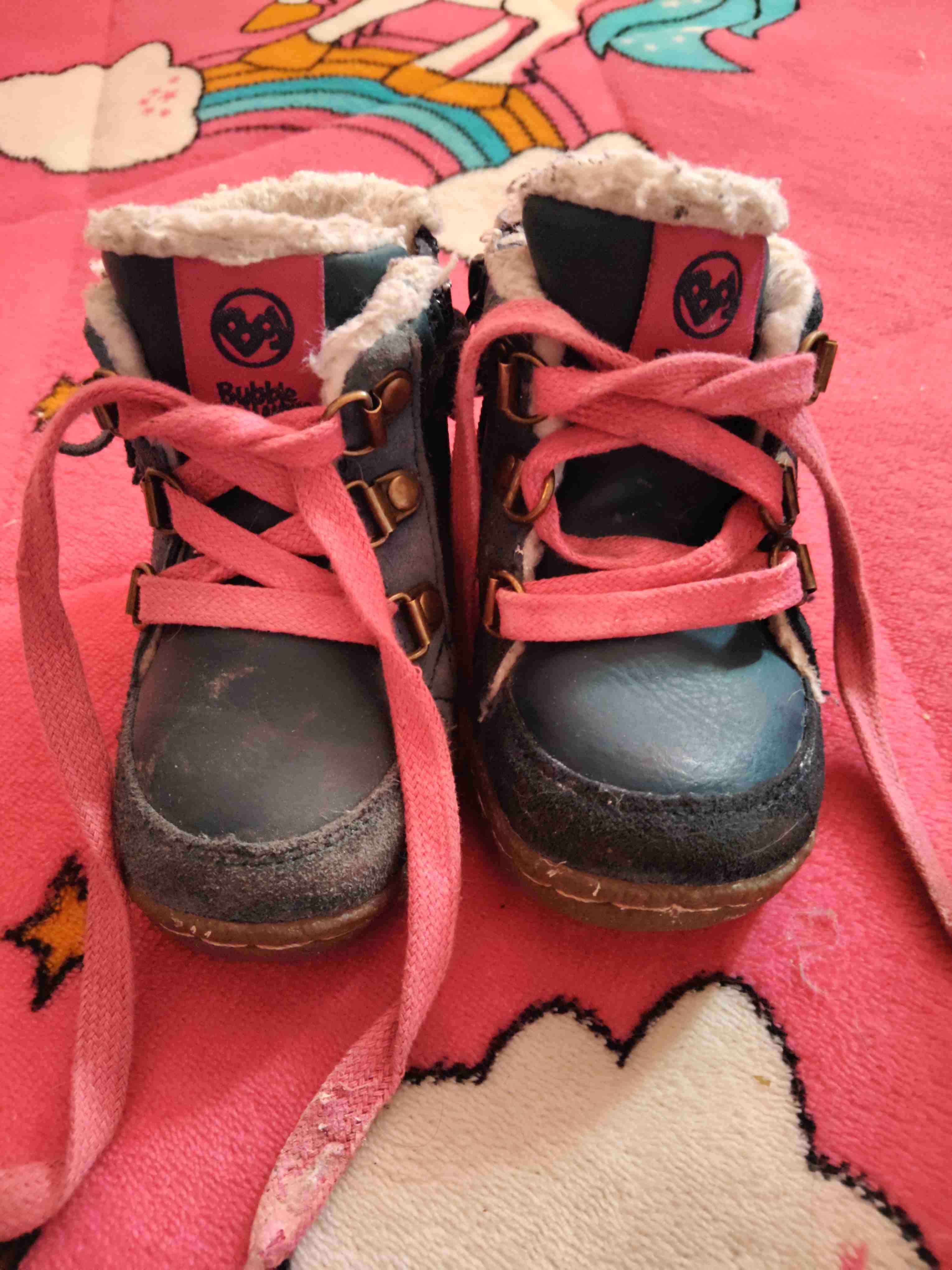 Botas rosadas con corazón - miniatura 3