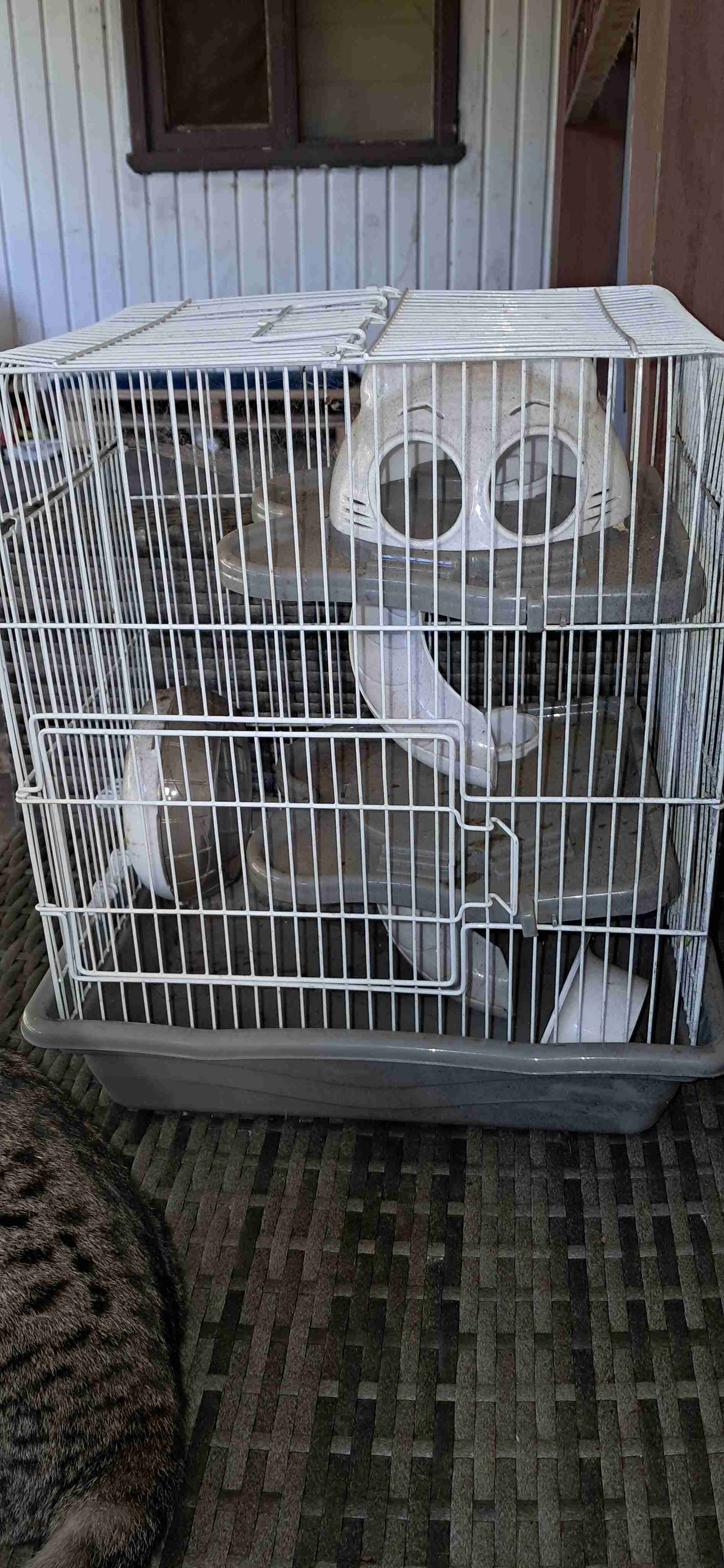 Jaula de metal para mascotas - miniatura 1