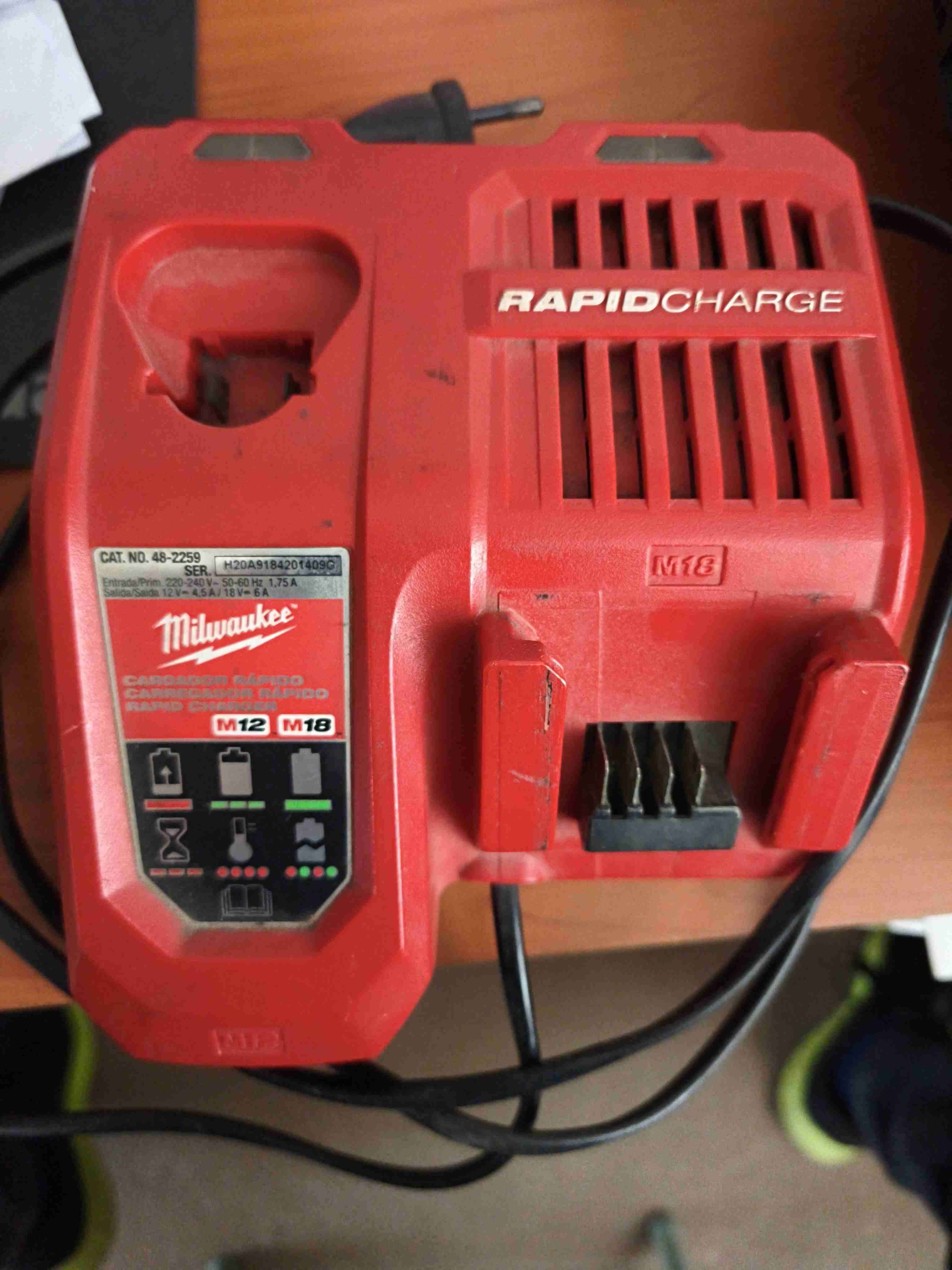Cargador rápido Milwaukee M12 M18 - miniatura 2