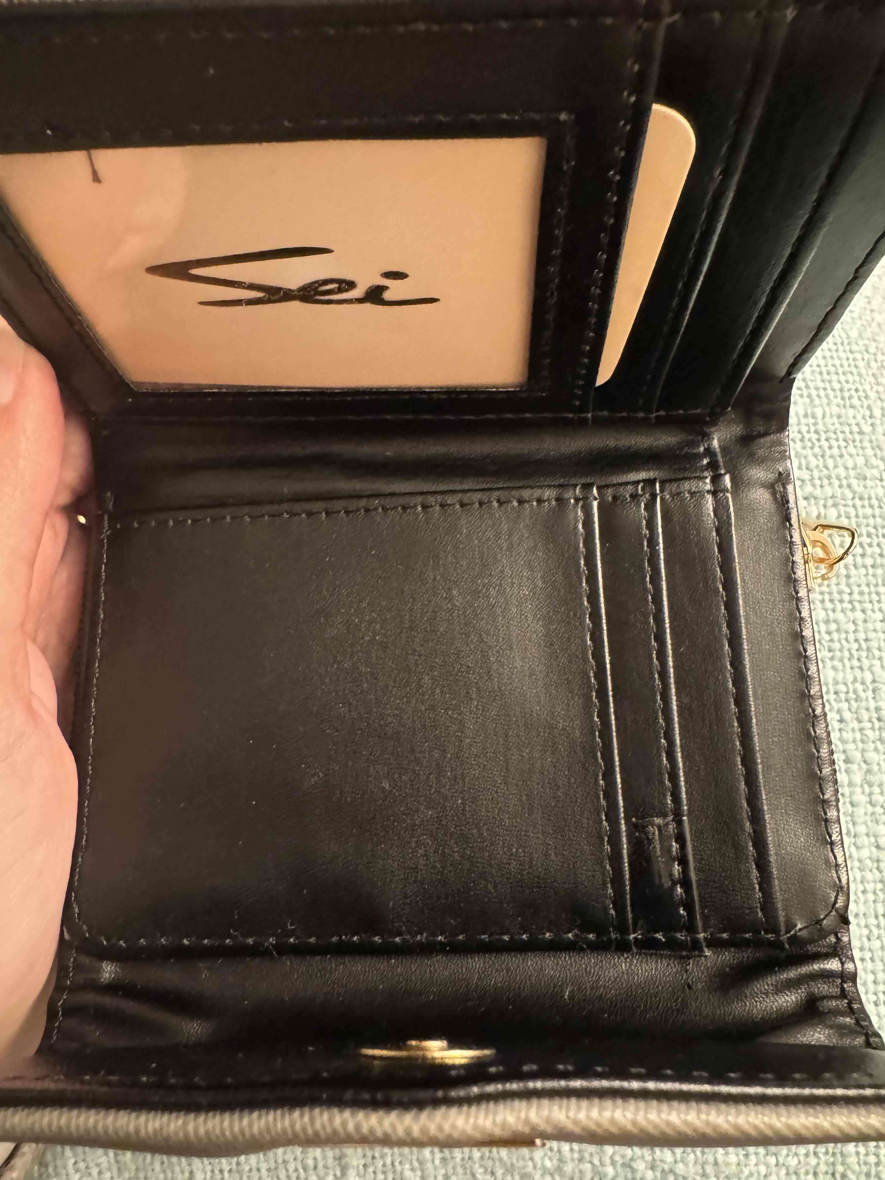 Billetera beige y negra - miniatura 2