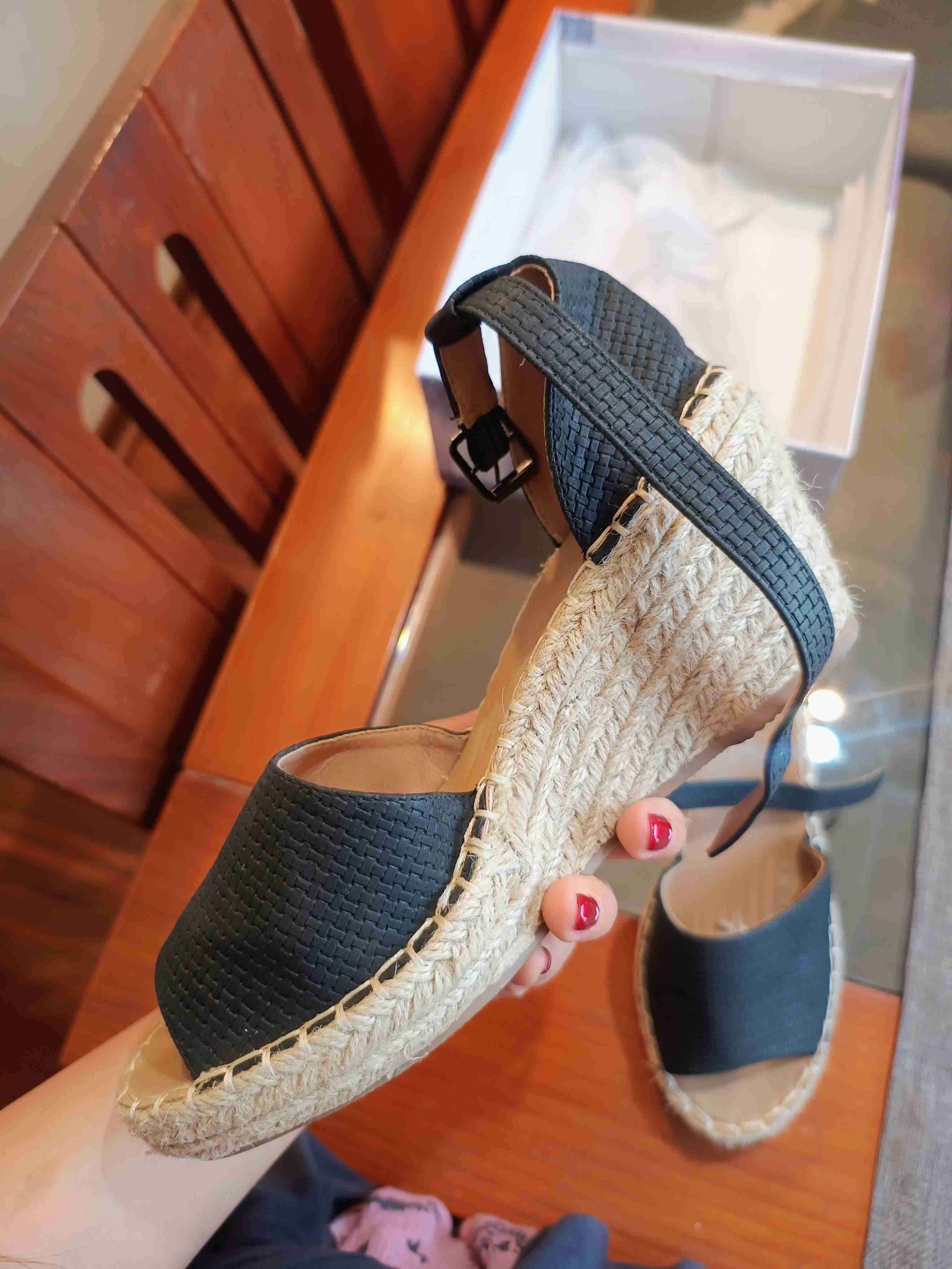 Sandalias negras con plataforma - miniatura 2