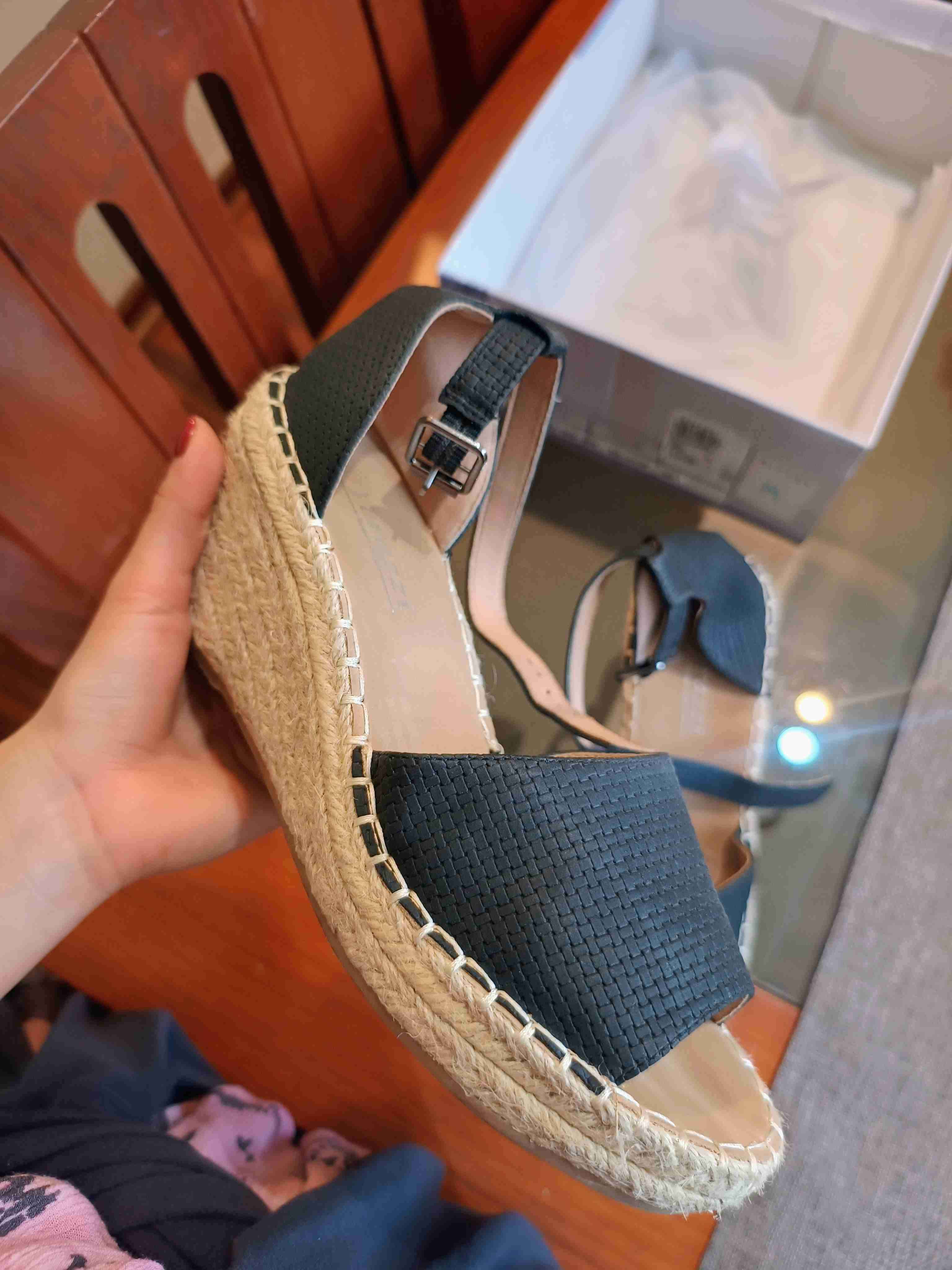 Sandalias negras con plataforma - miniatura 3