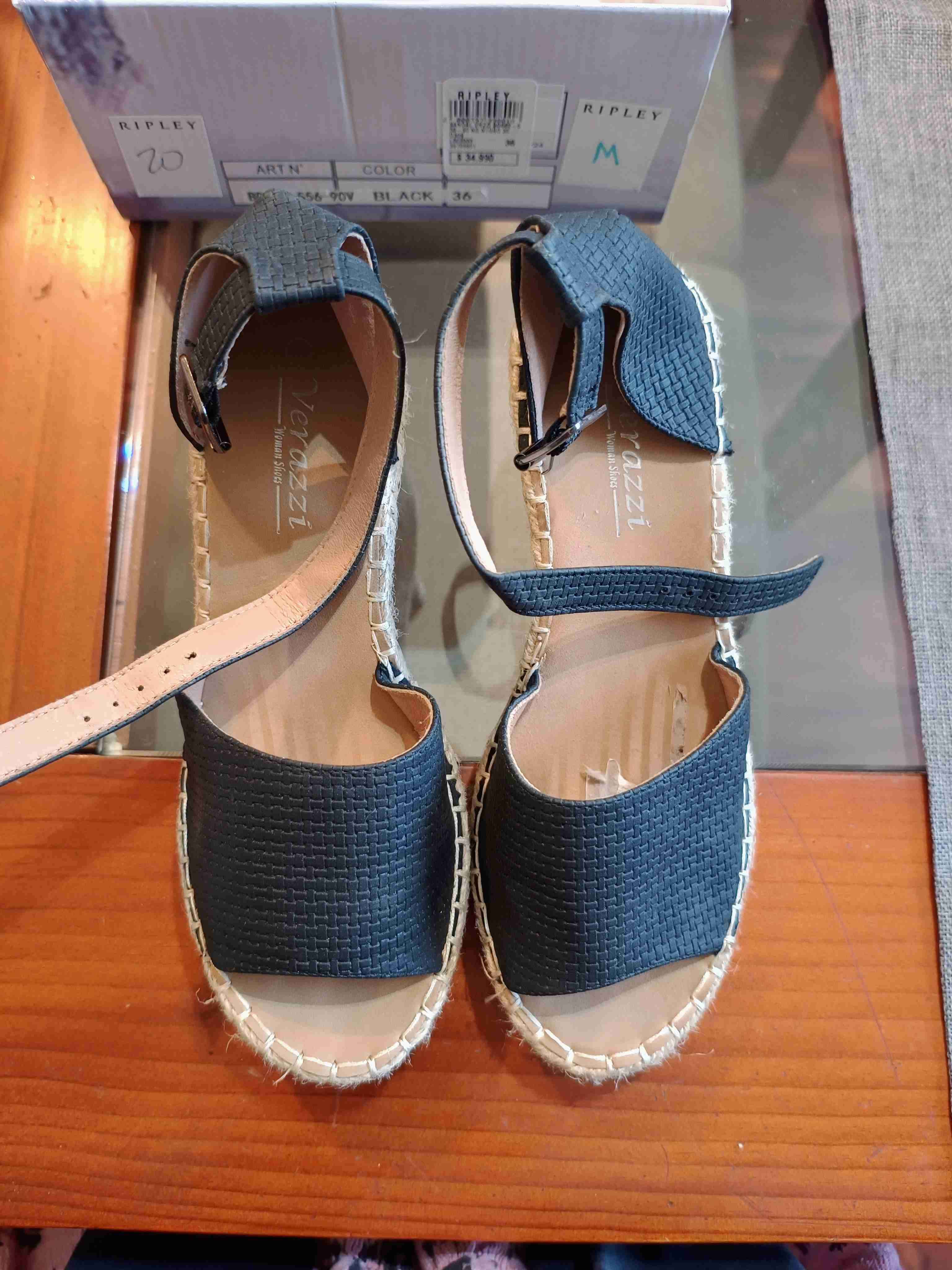 Sandalias negras con plataforma - miniatura 4