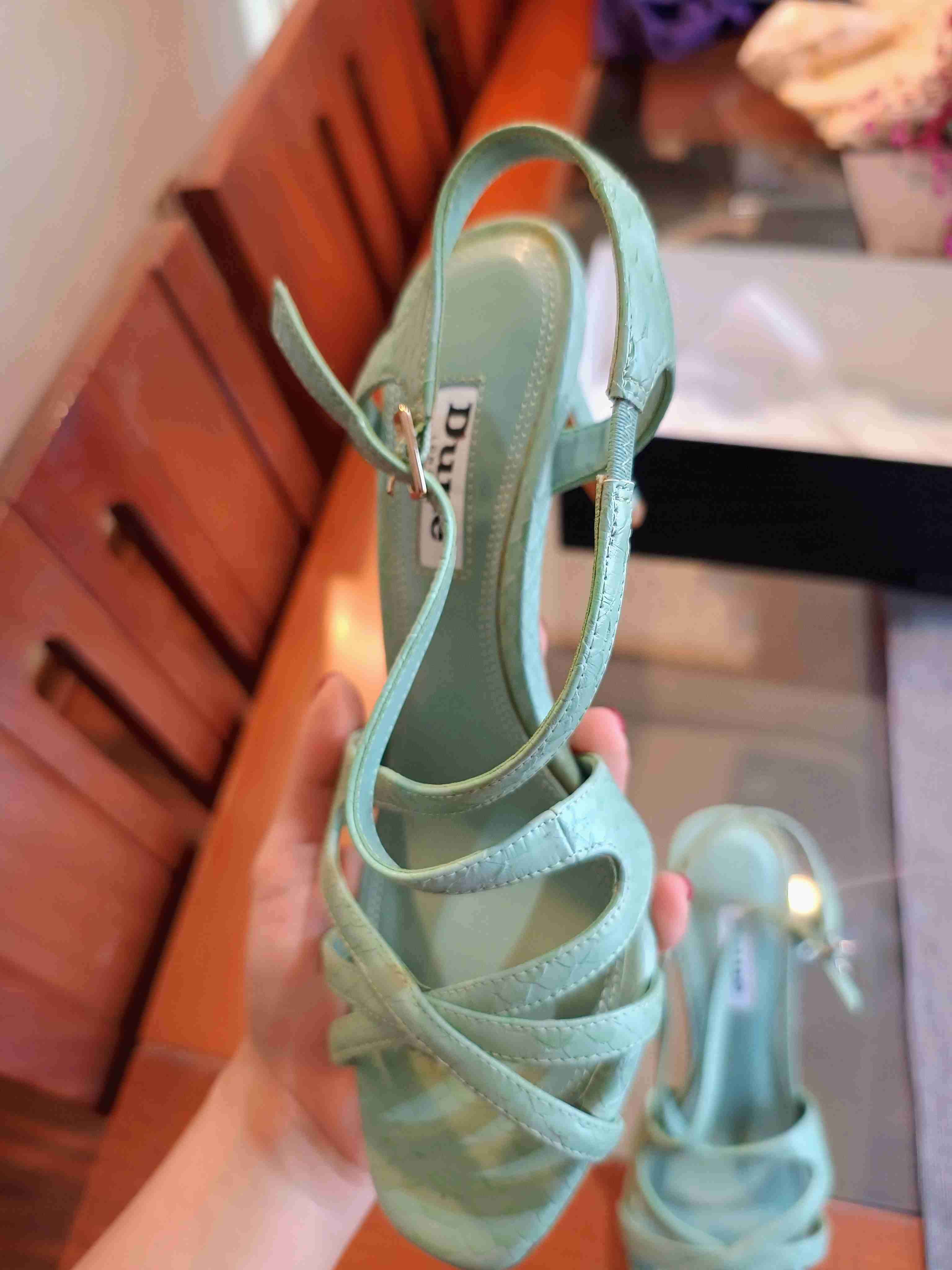 Tacones verdes de charol - miniatura 3