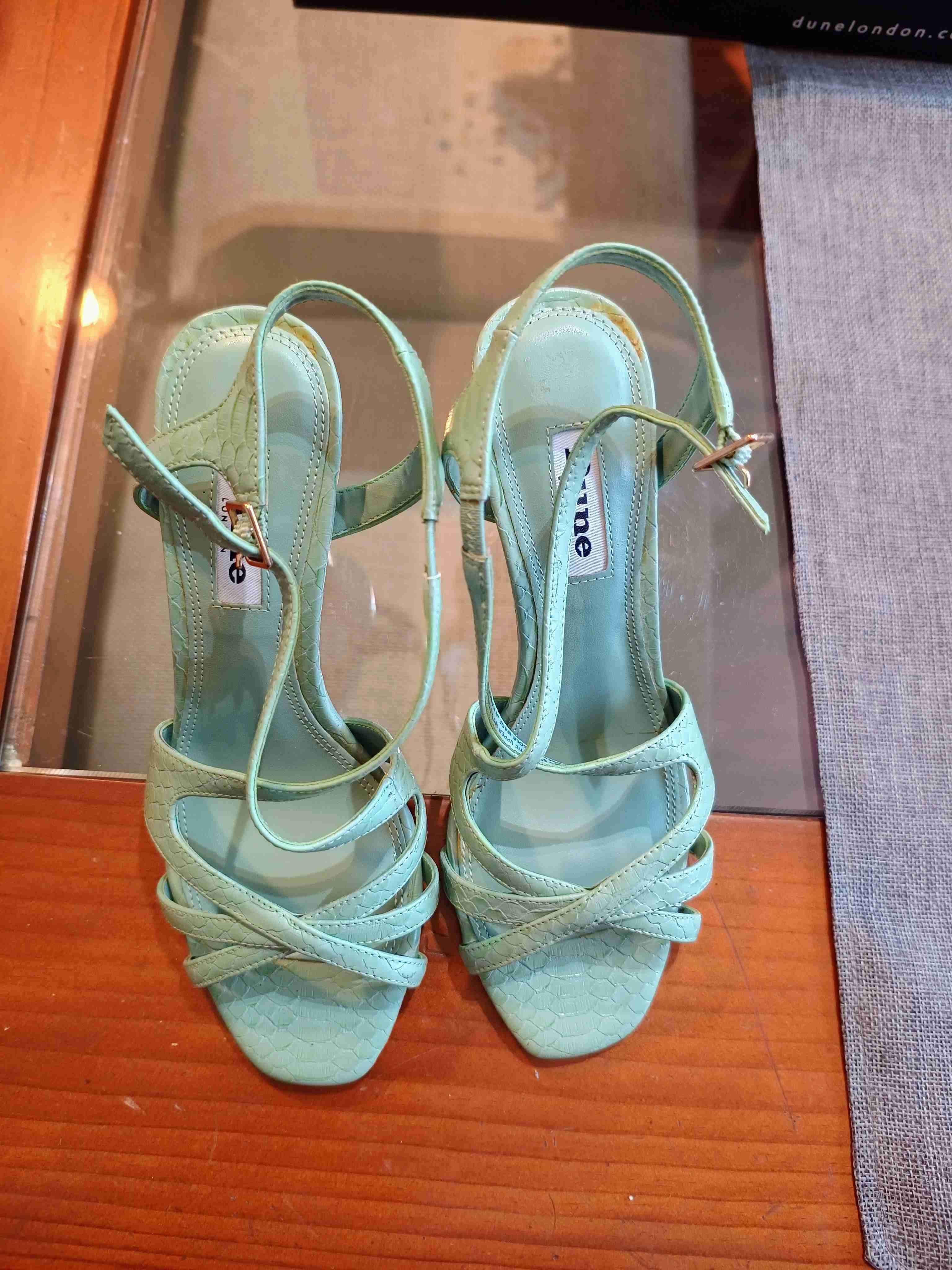 Tacones verdes de charol - miniatura 5