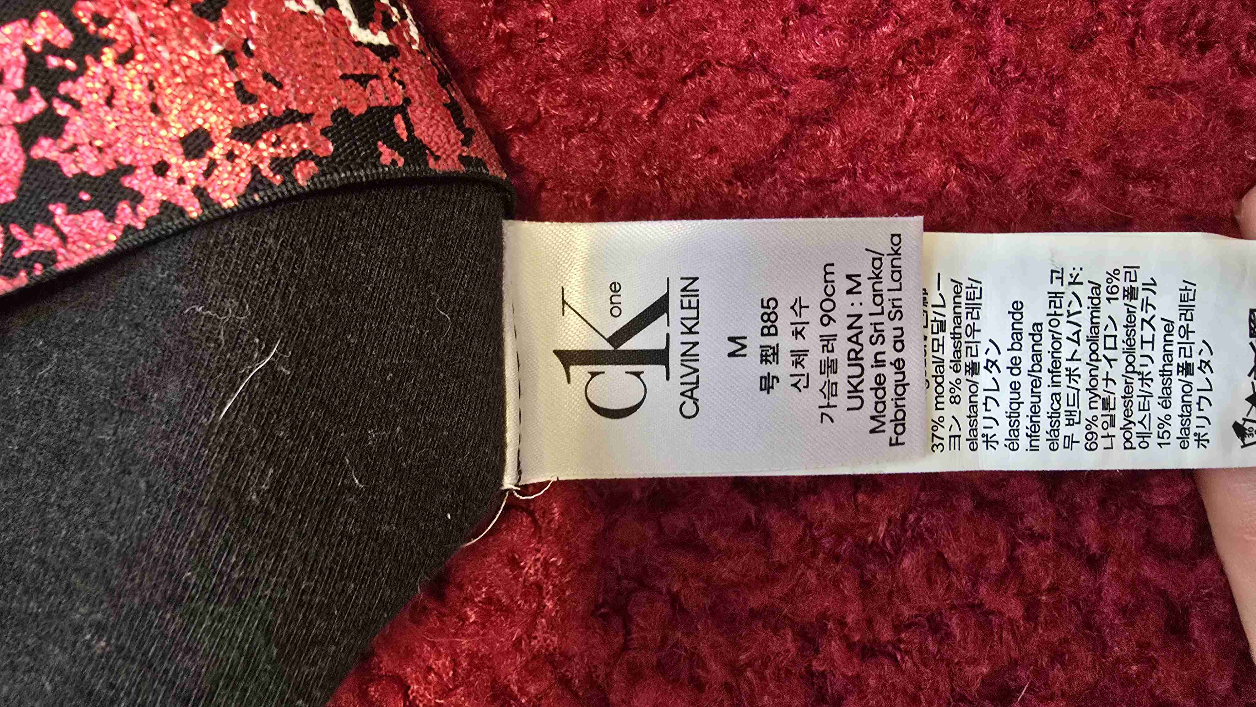 Top deportivo CK negro y rojo - miniatura 2