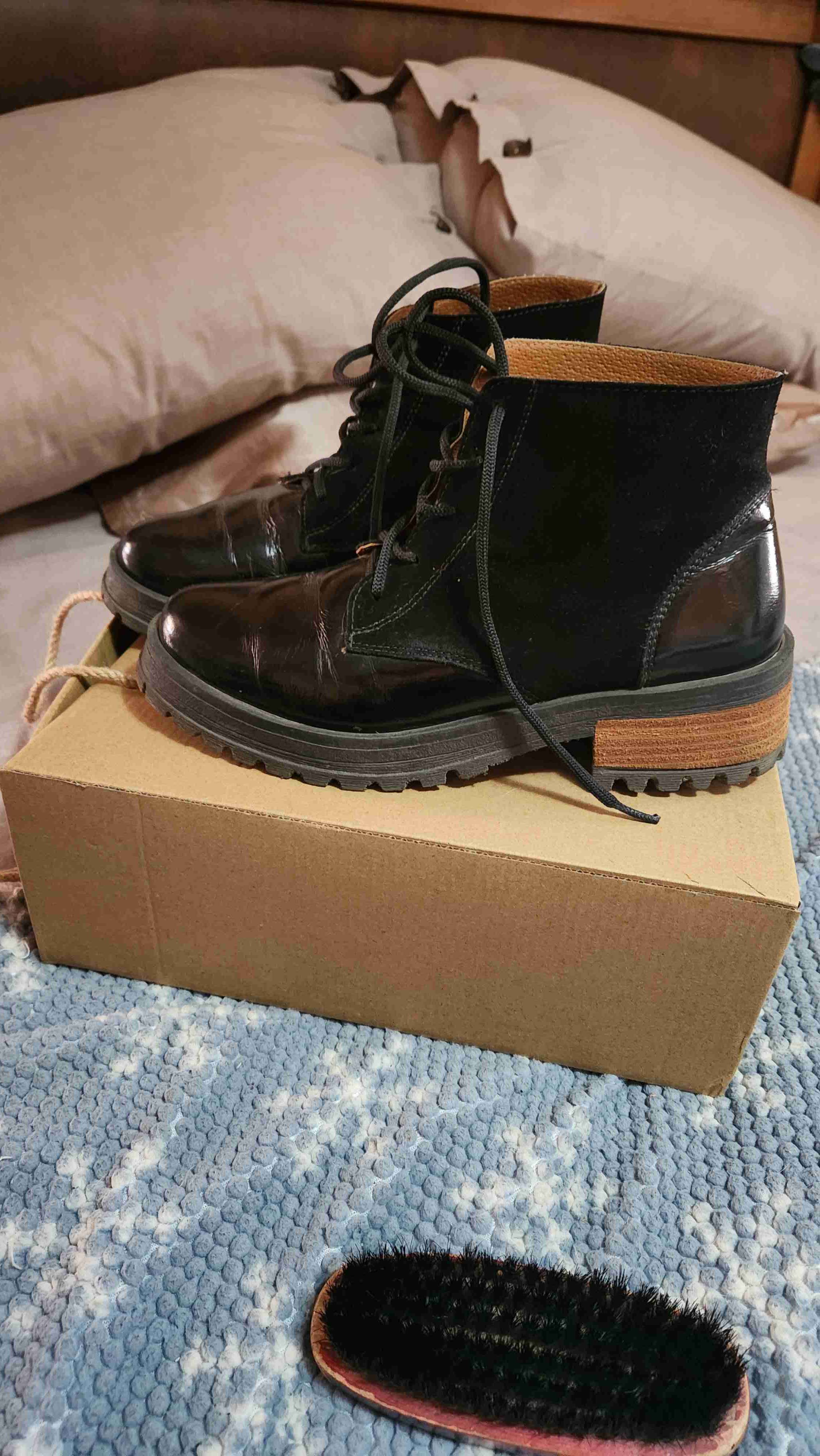 Botas negras de cuero - miniatura 2