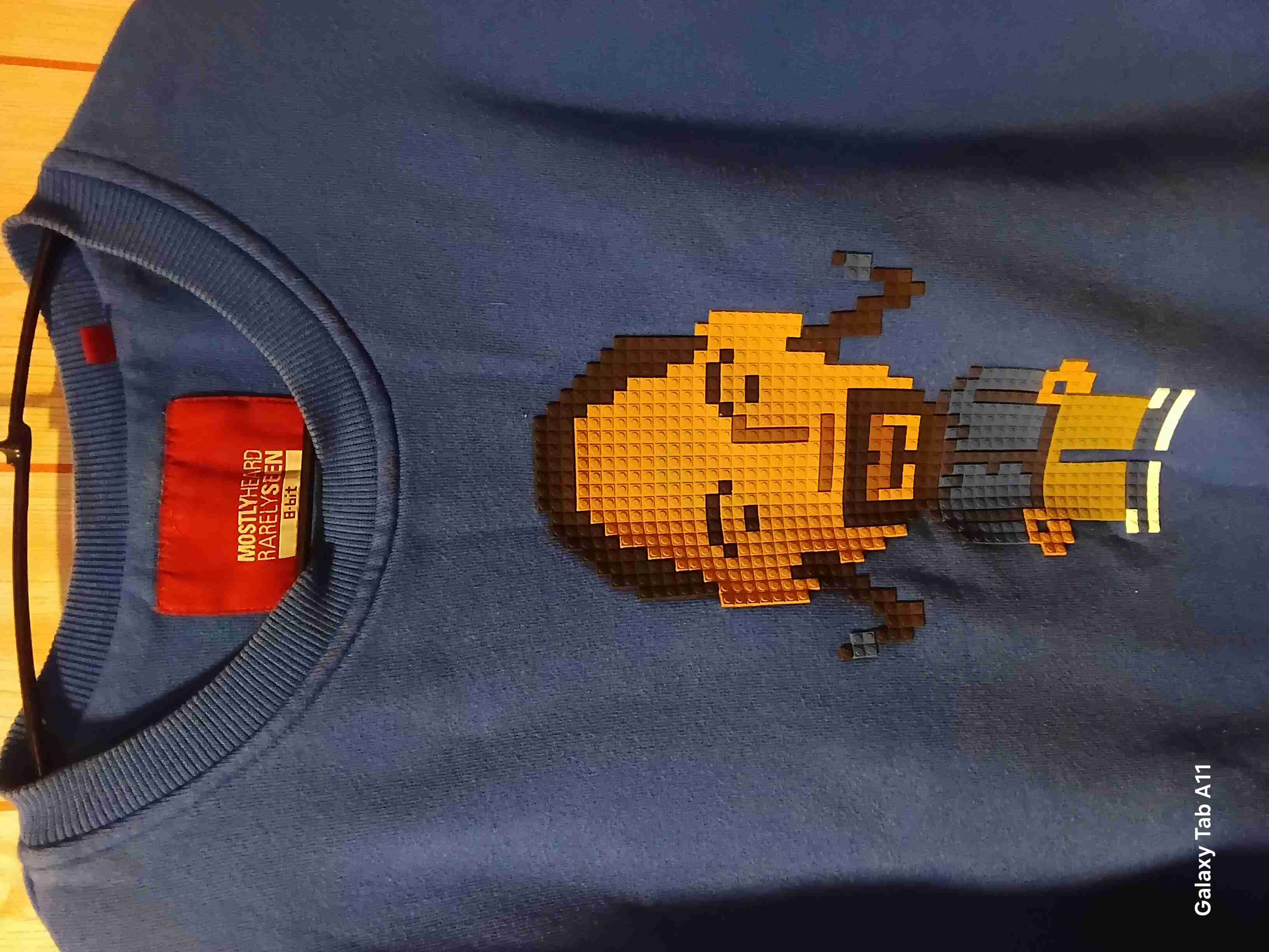 Polerón azul con diseño pixelado,8 Bit.Snoop  Doog - miniatura 2