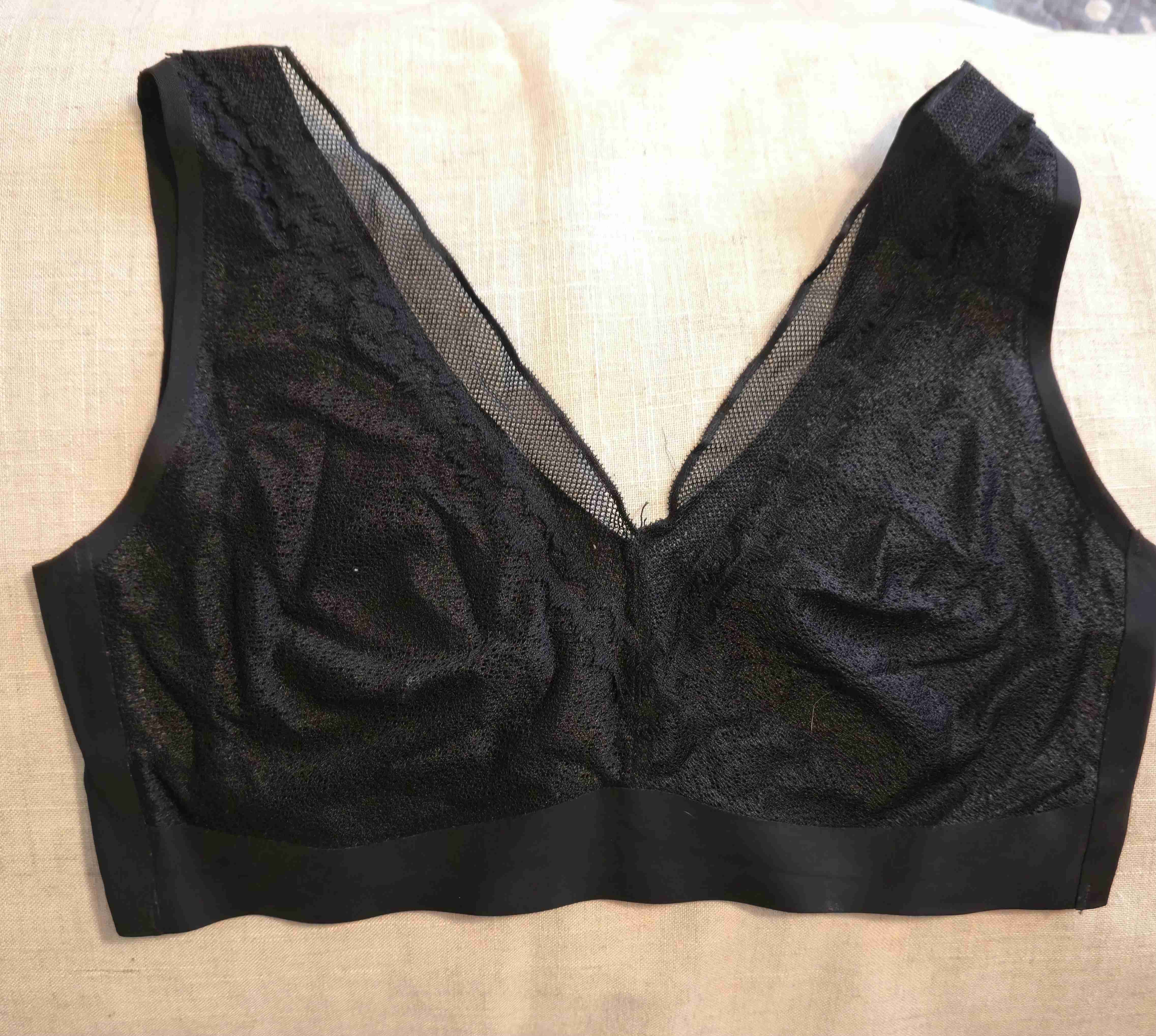 Top negro con encaje - miniatura 2