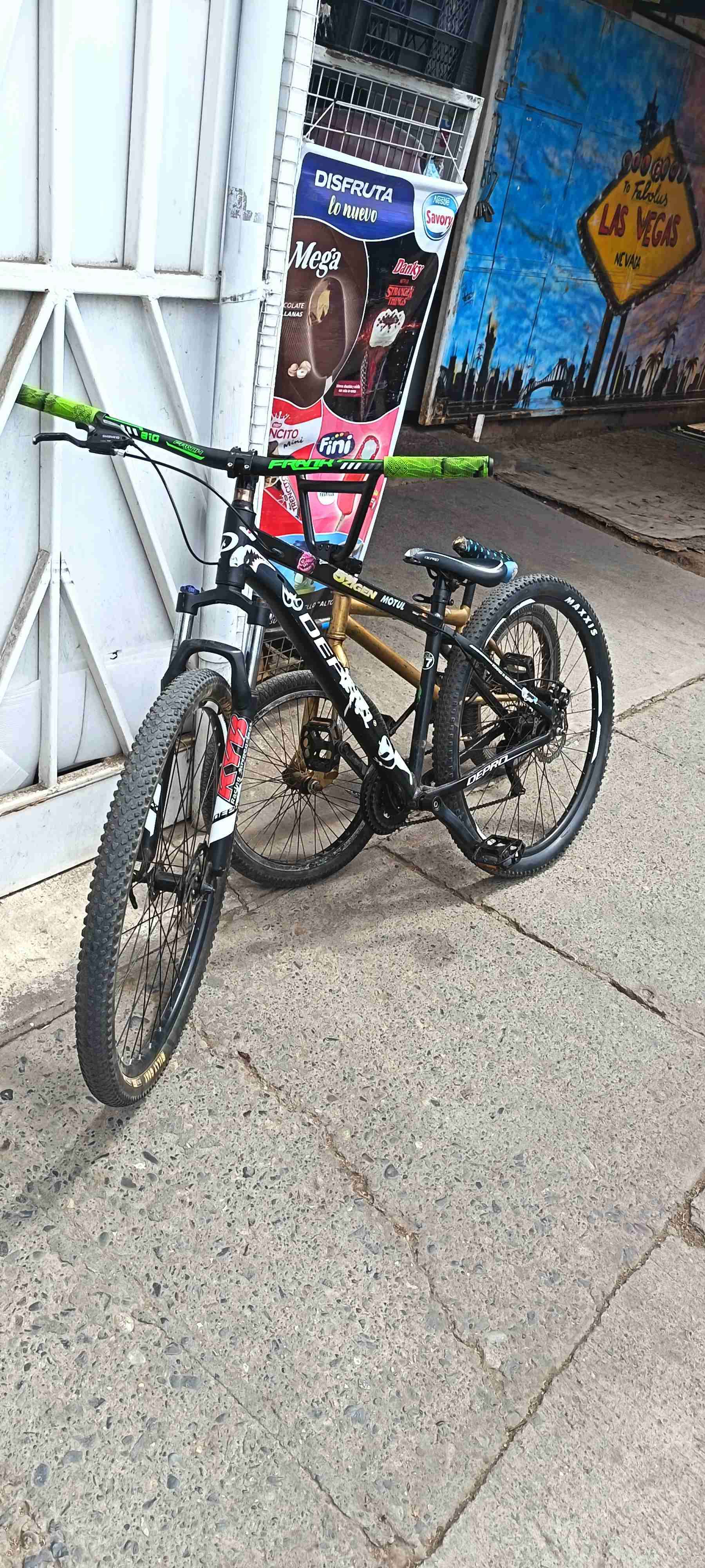 Bicicleta Depro negra - miniatura 3