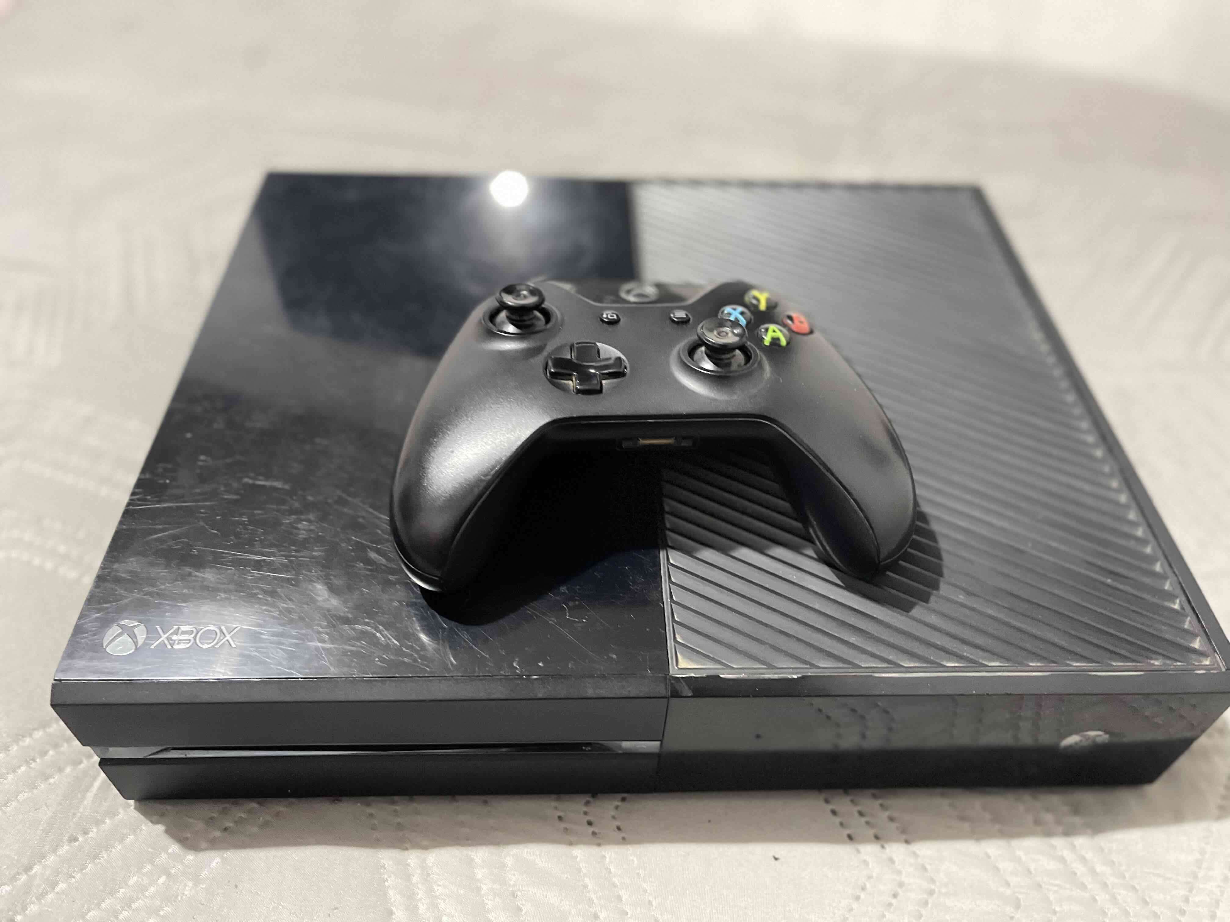 Consola Xbox One con control - miniatura 1