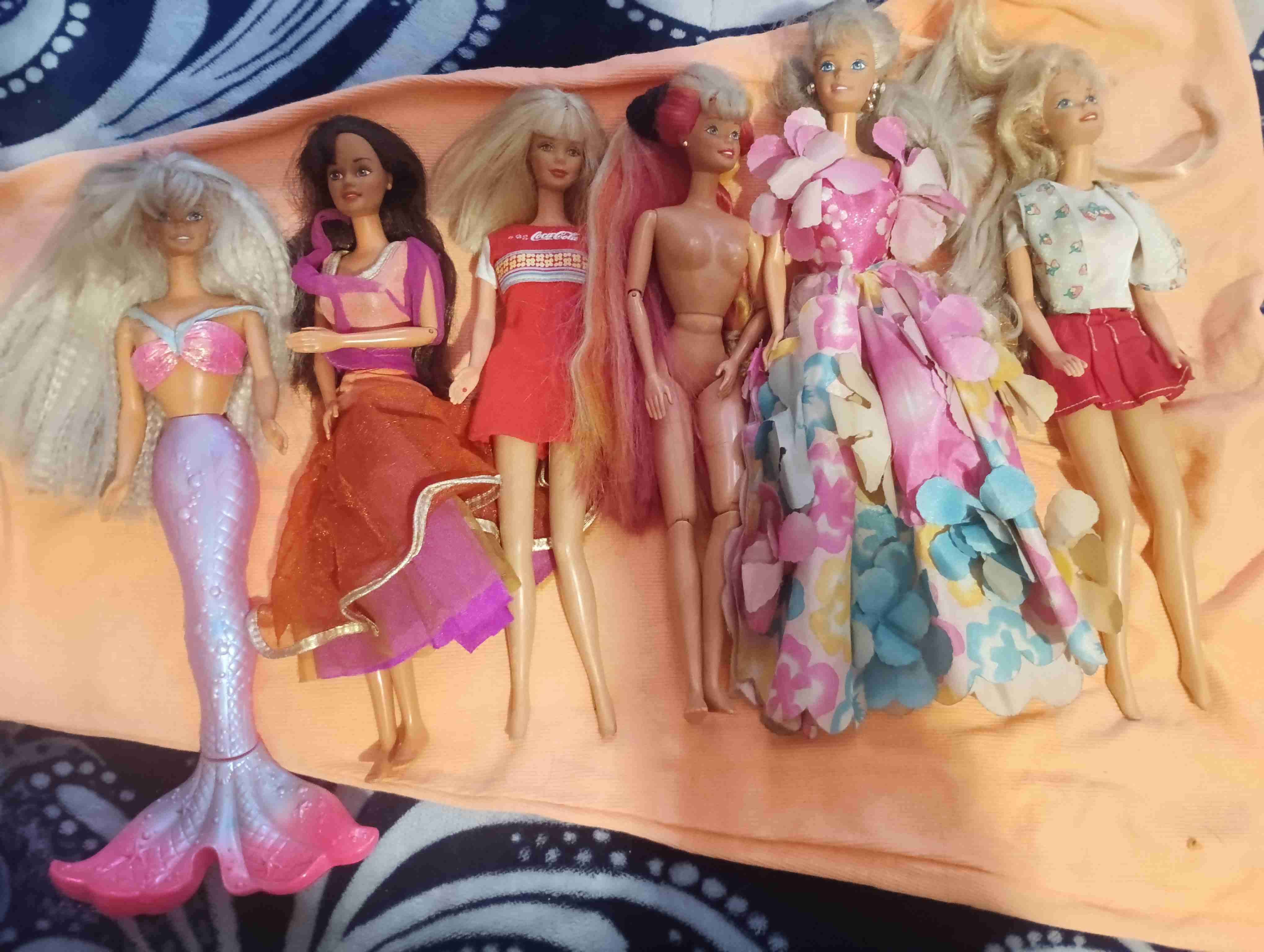 Muñecas Barbie variadas - miniatura 1