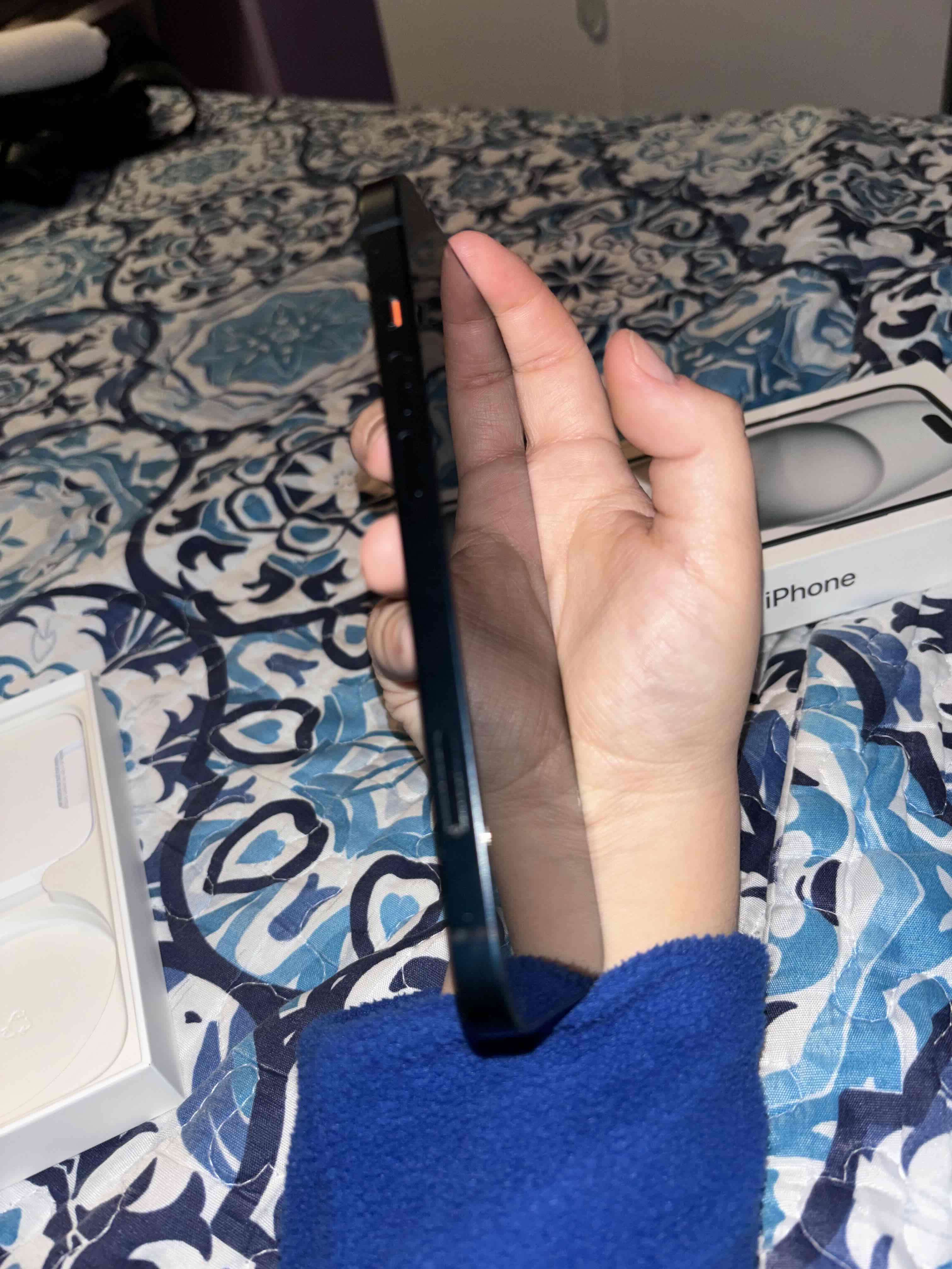 iPhone con batería al 87% - miniatura 3