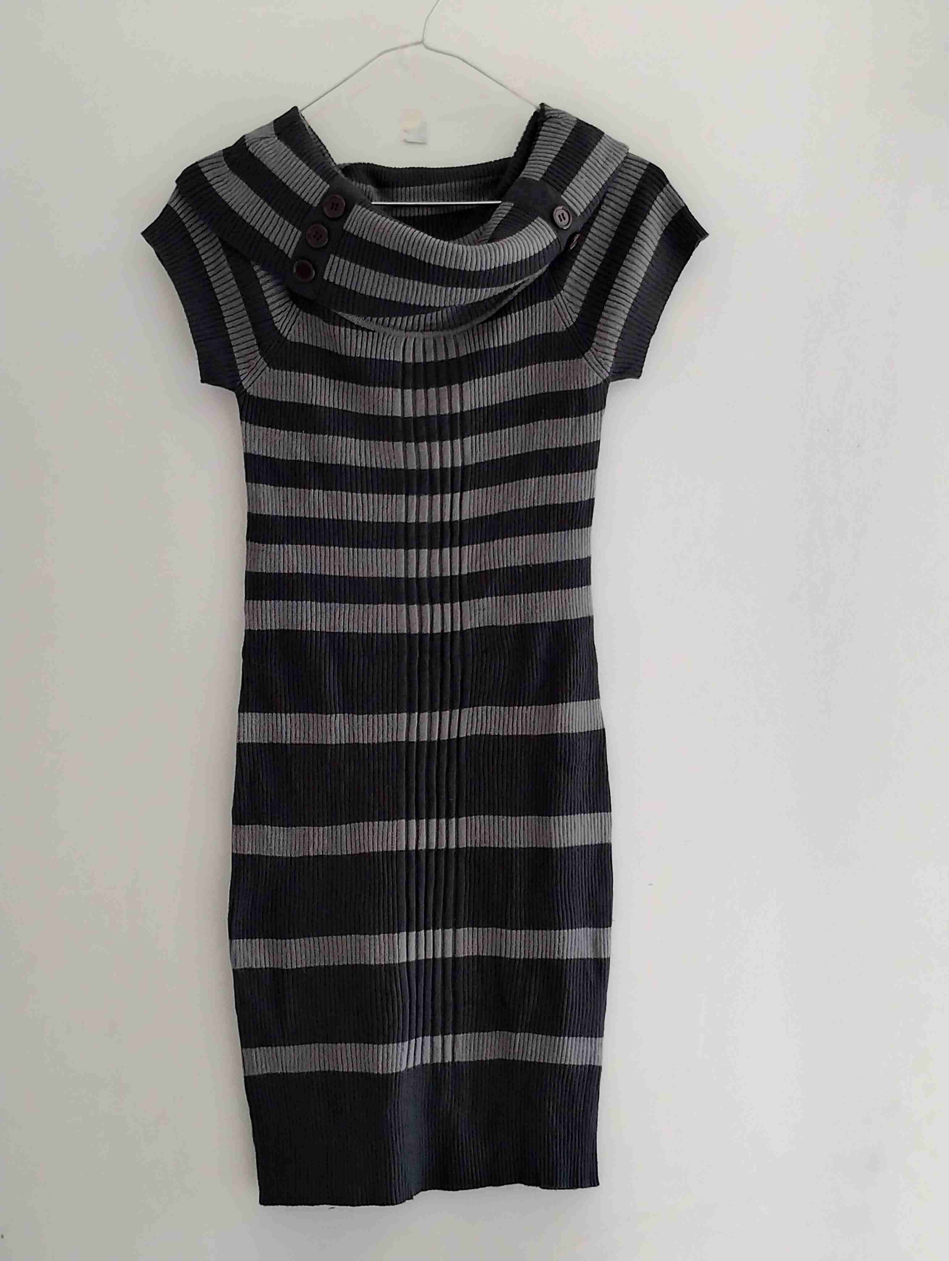 Vestido rayado gris y negro