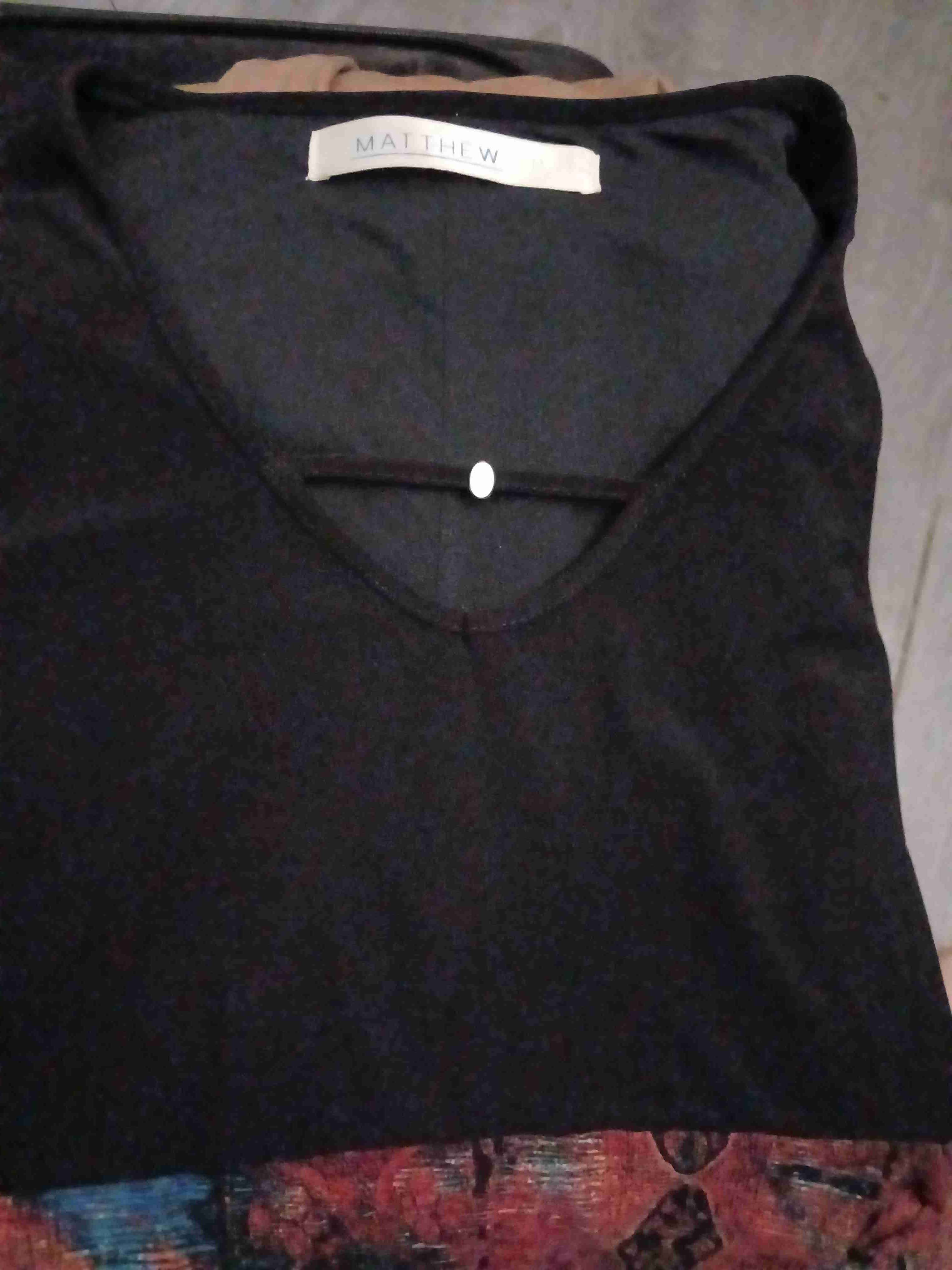 Vestido negro con estampado colorido - miniatura 3