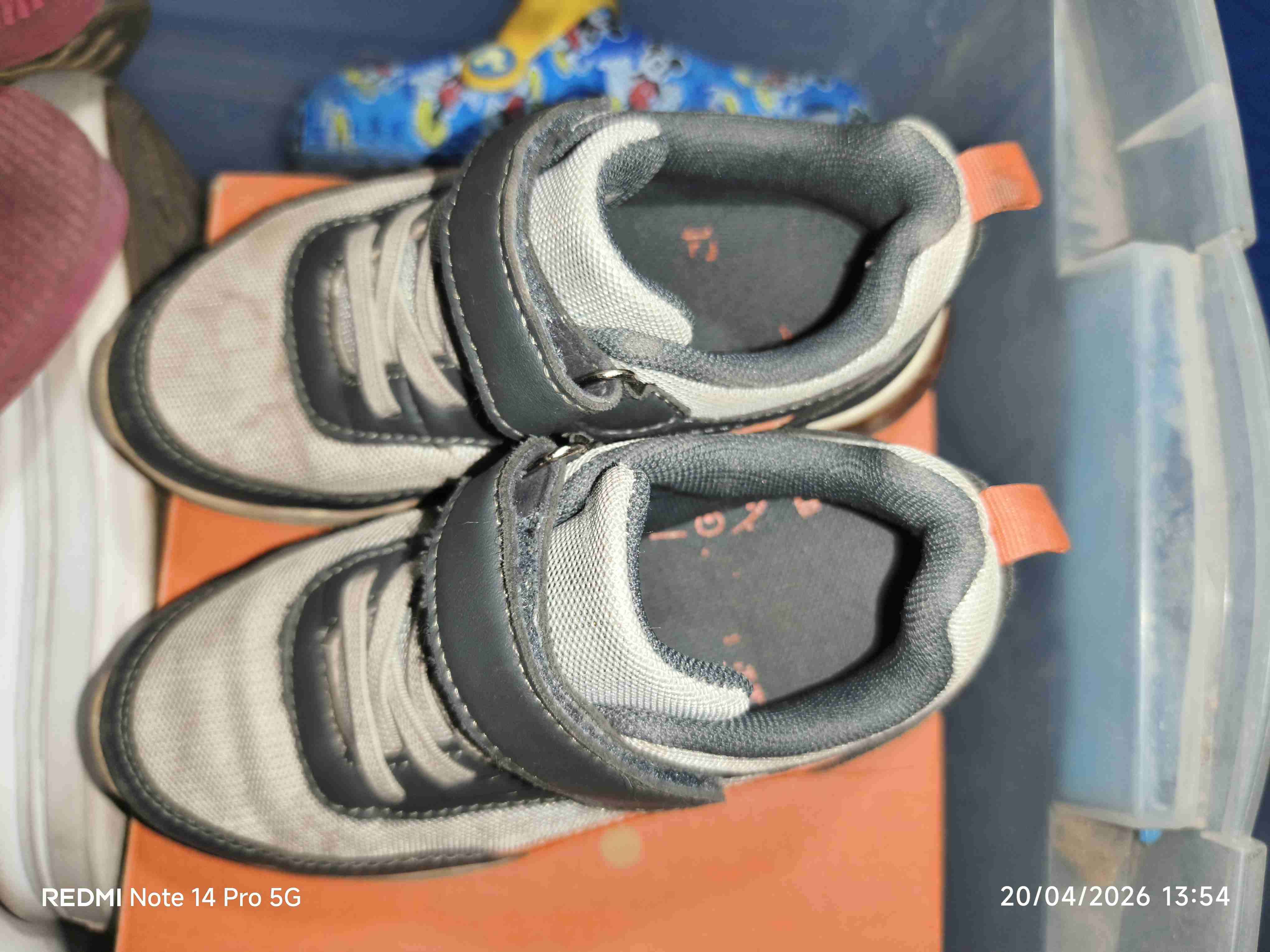 Zapatillas deportivas grises y naranjas número 28 - miniatura 2