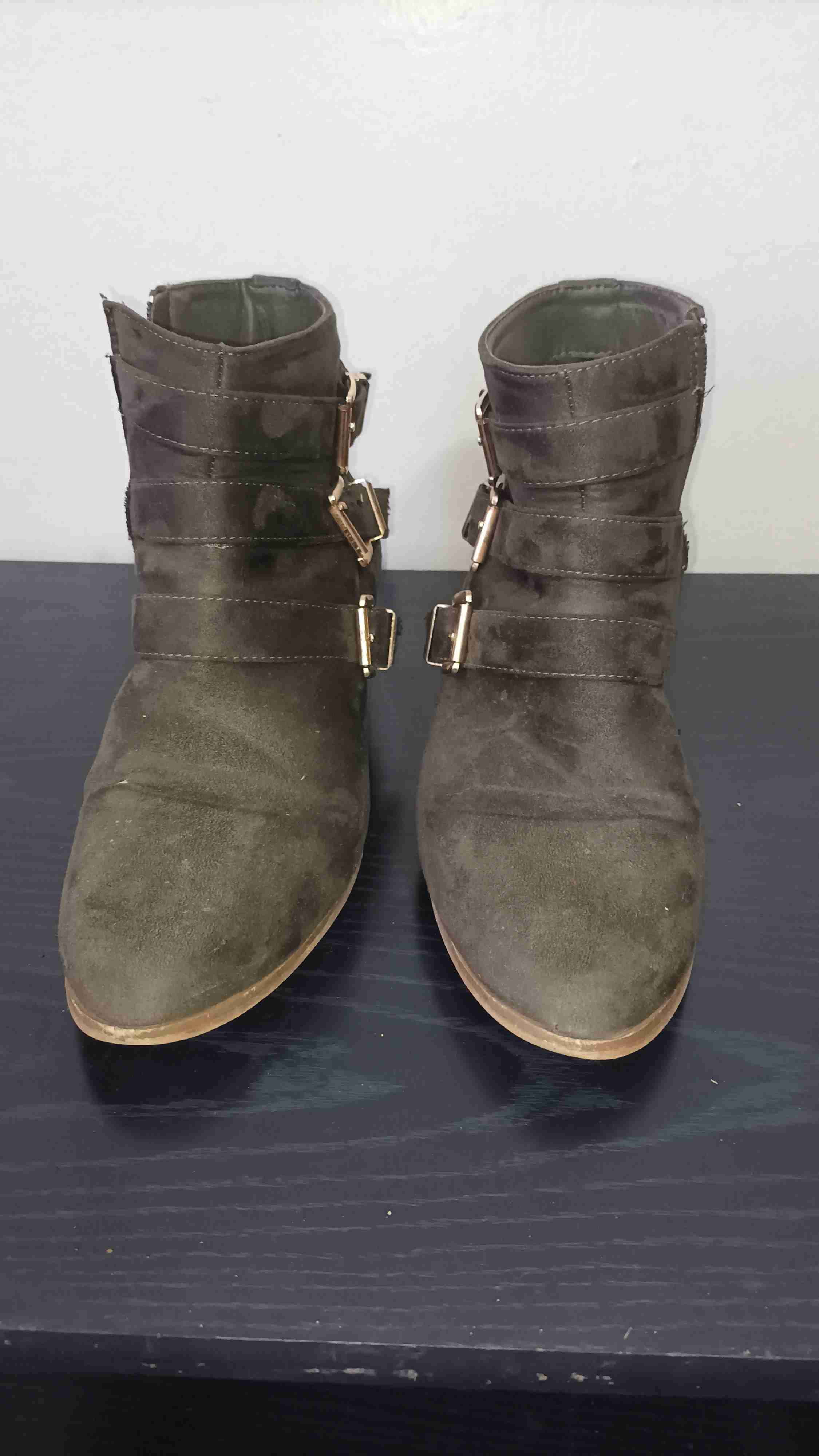 Botines verde musgo con hebillas y cierre - miniatura 1