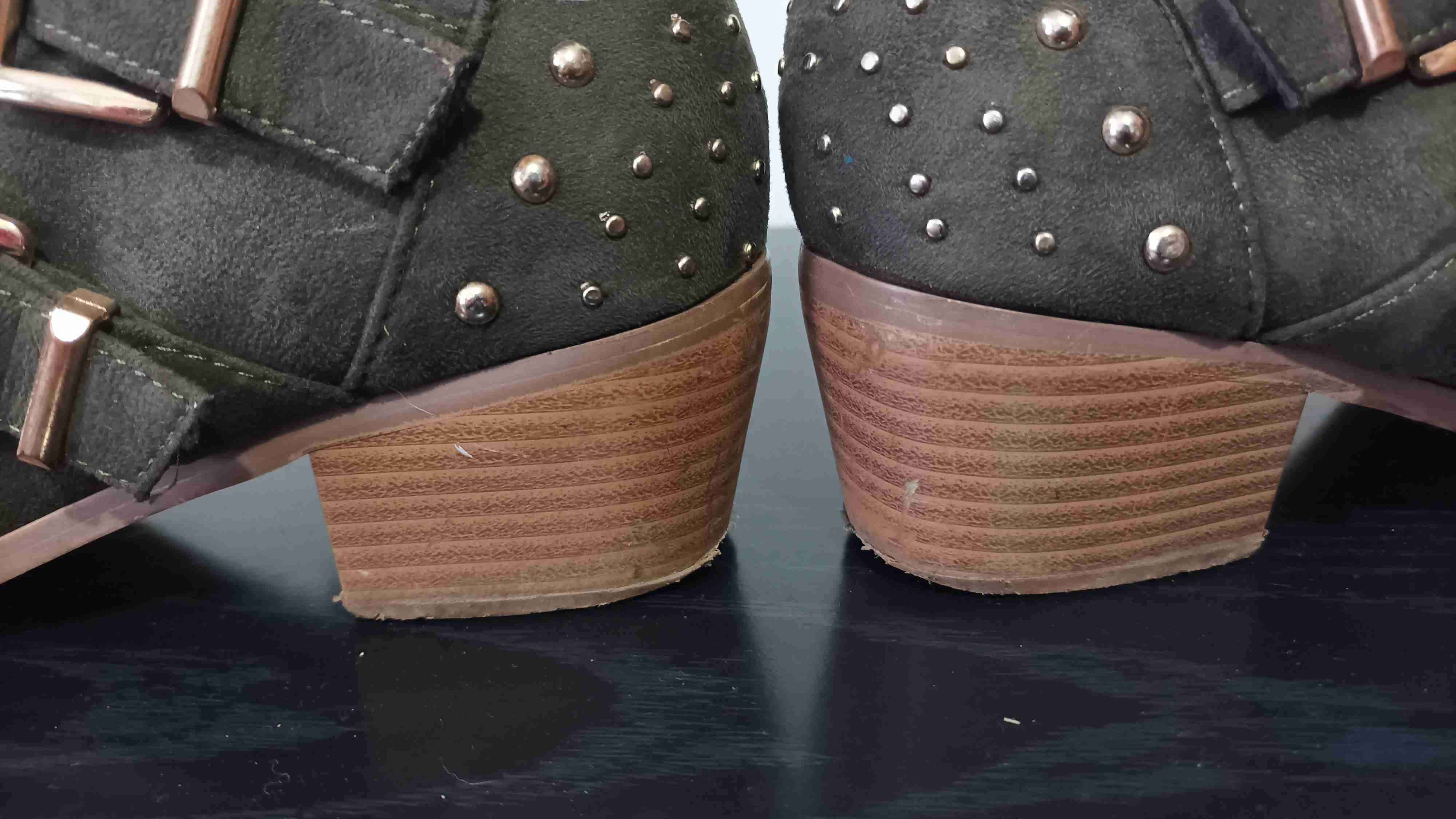 Botines verde musgo con hebillas y cierre - miniatura 5