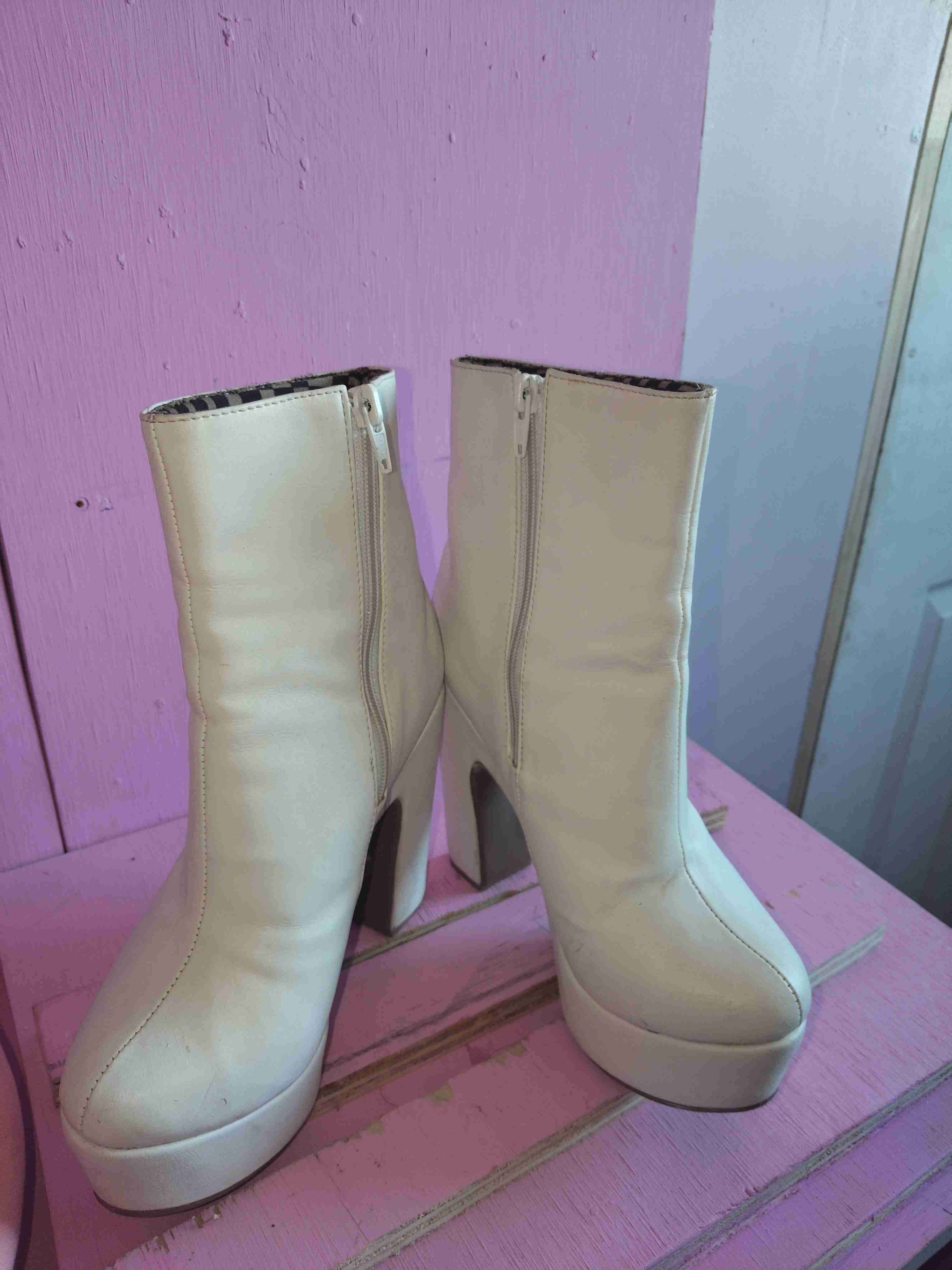 Botines blancos de tacón alto - miniatura 2