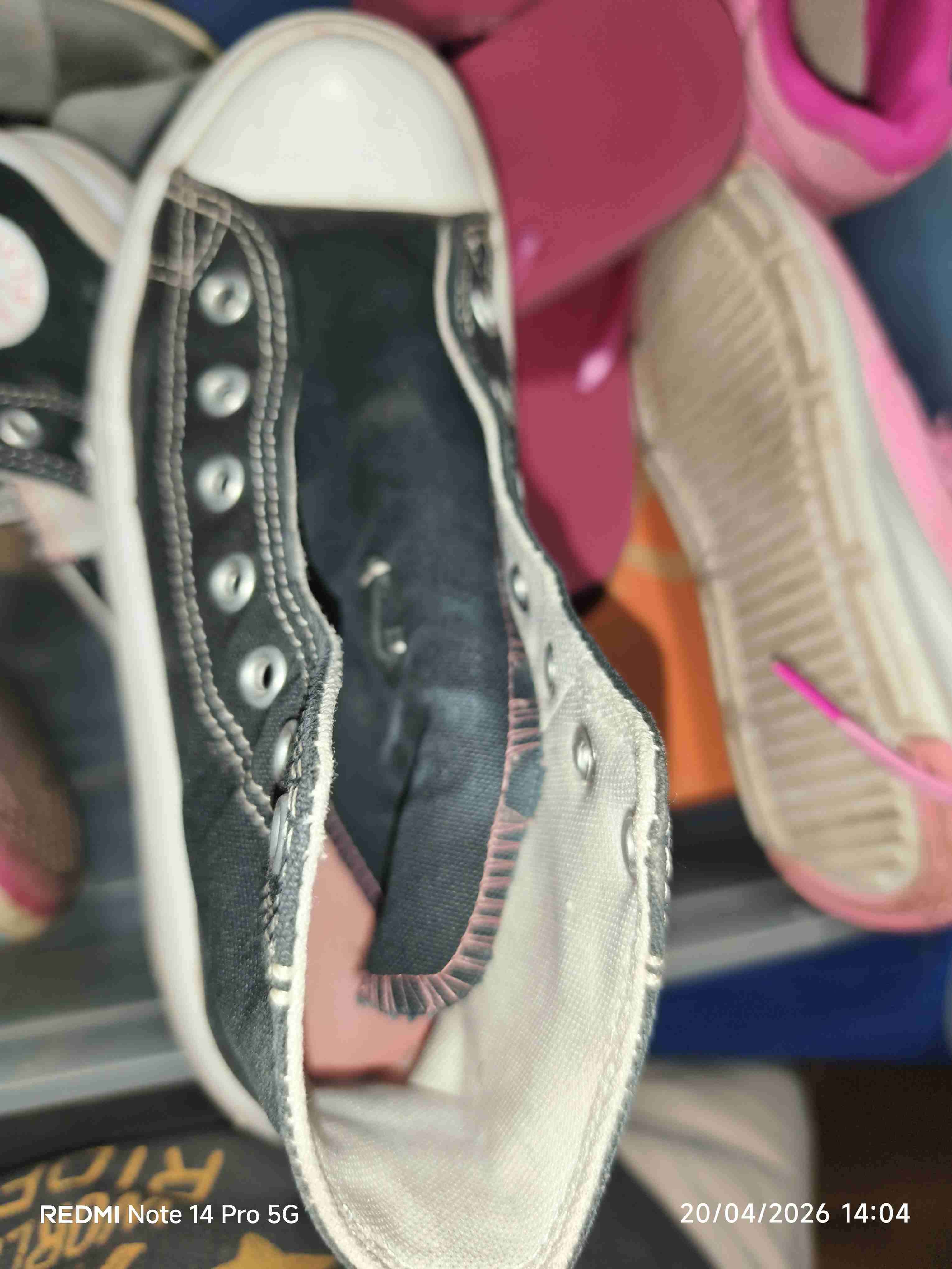 Zapatillas negras y rosadas converse all Star - miniatura 2