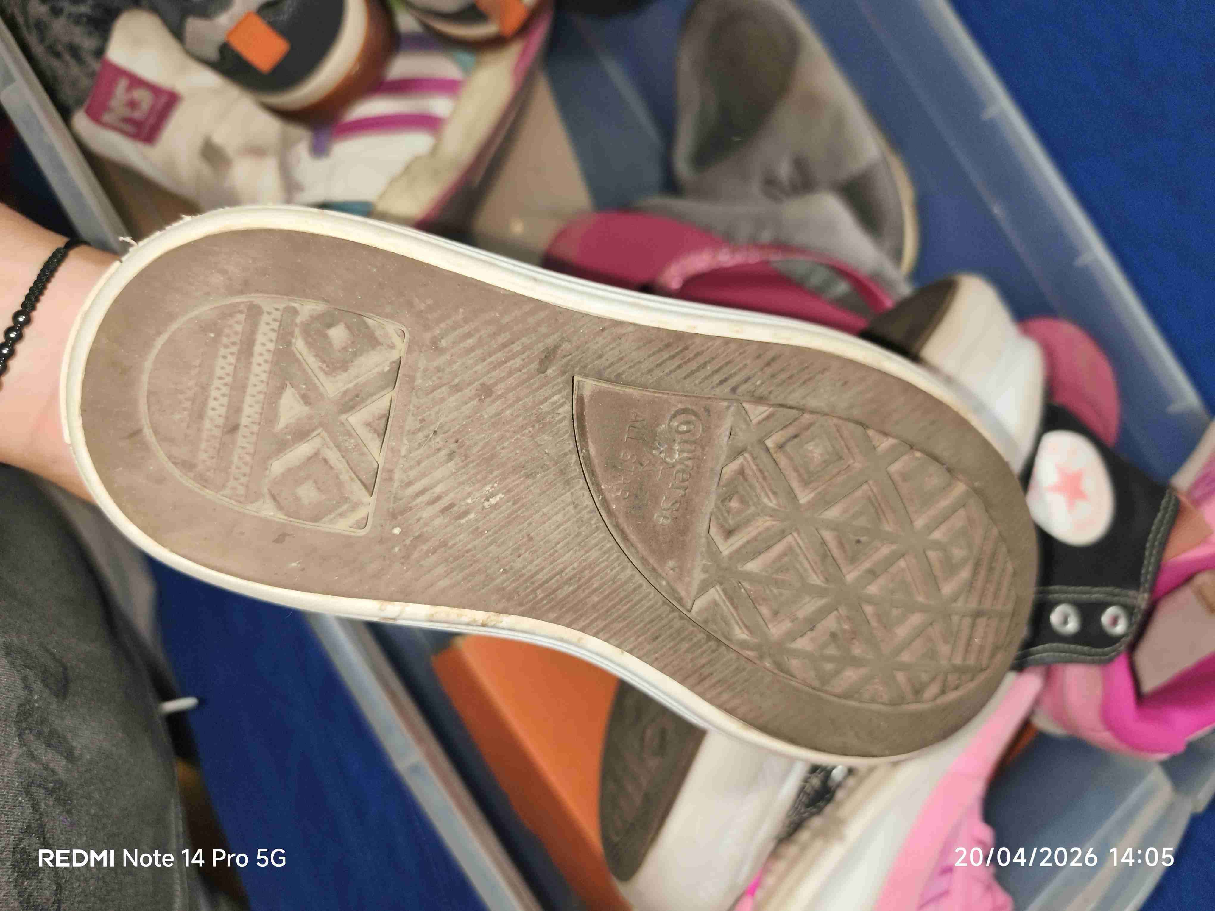 Zapatillas negras y rosadas converse all Star - miniatura 4