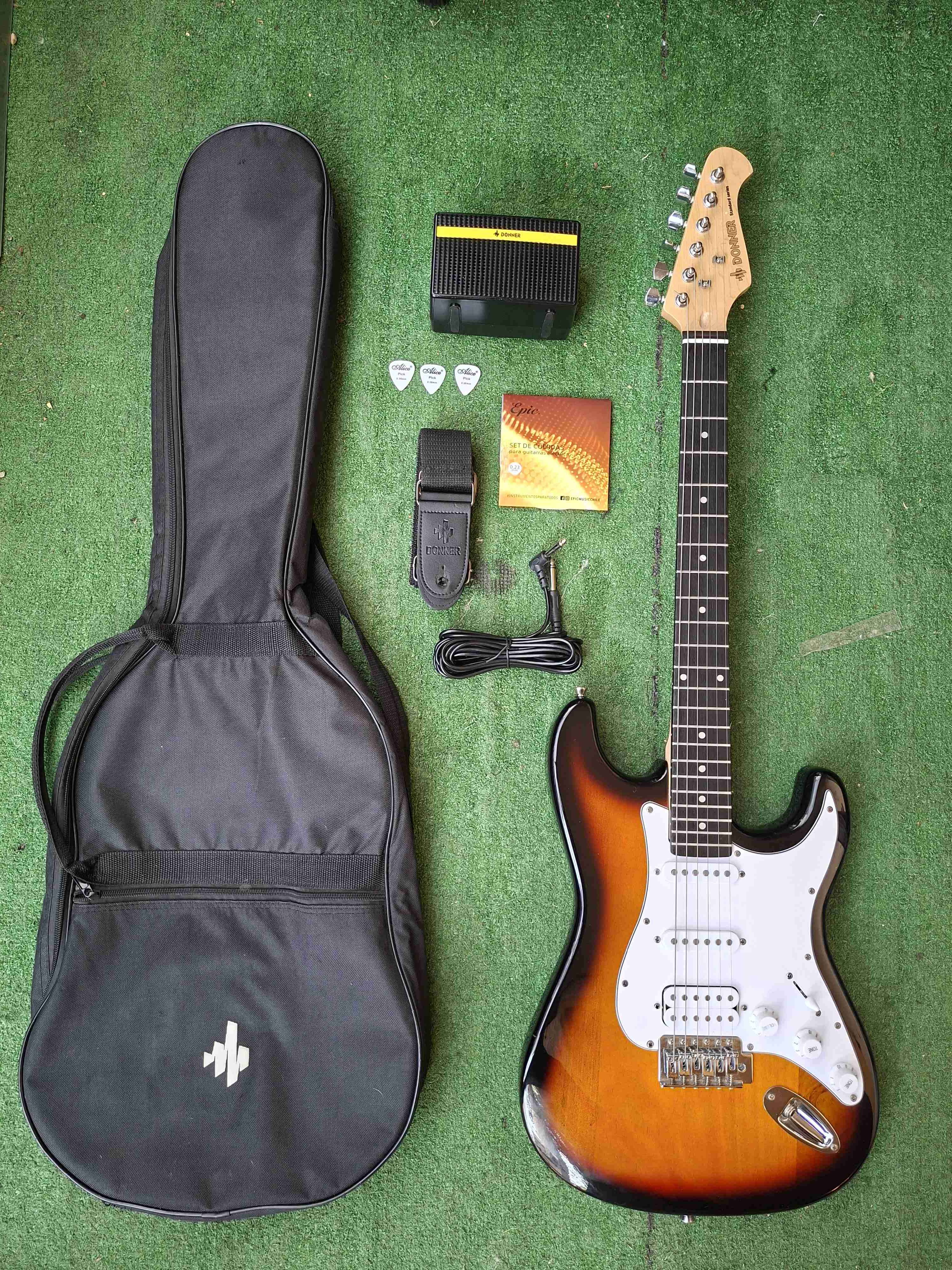 Guitarra eléctrica con accesorios - miniatura 1