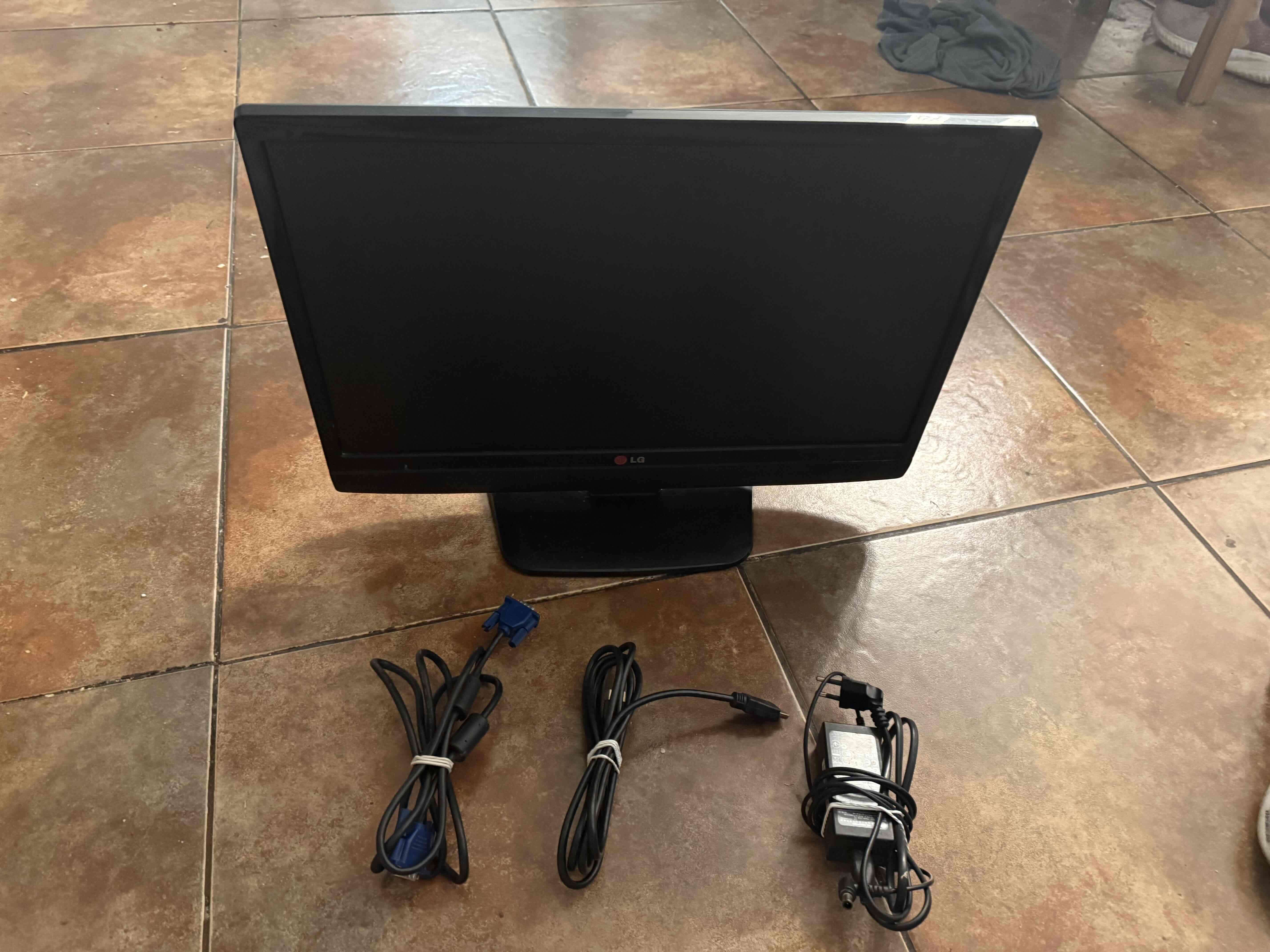 Monitor y TV  LG pantalla plana 22 pulgadas - miniatura 1